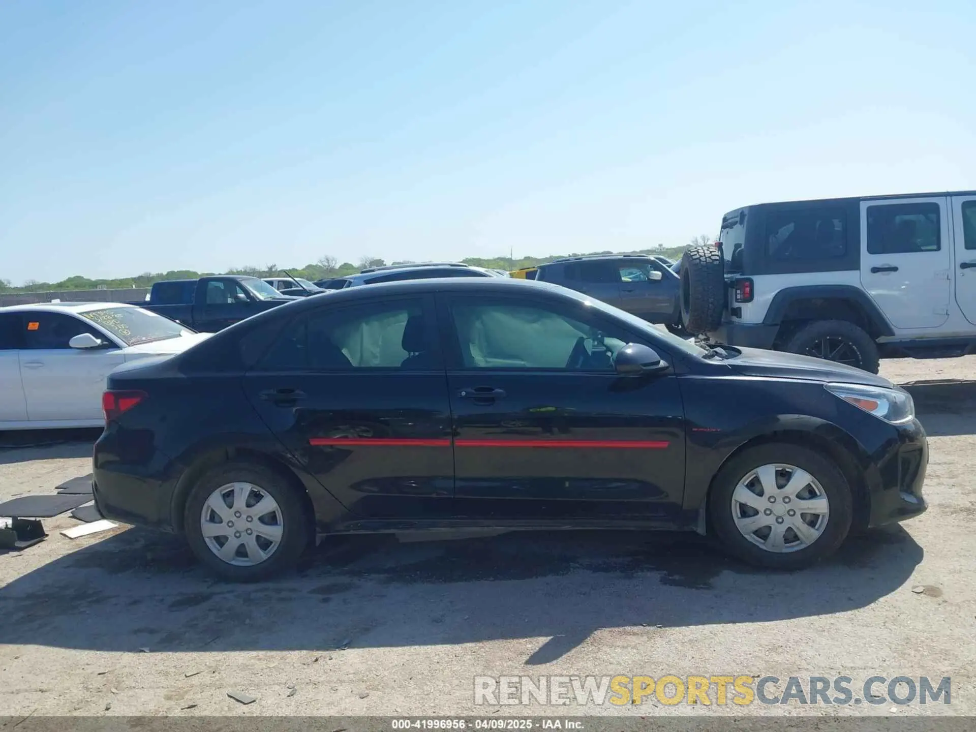 13 fotografías del automóvil dañado 3KPA24AD0LE289416 KIA RIO 2020