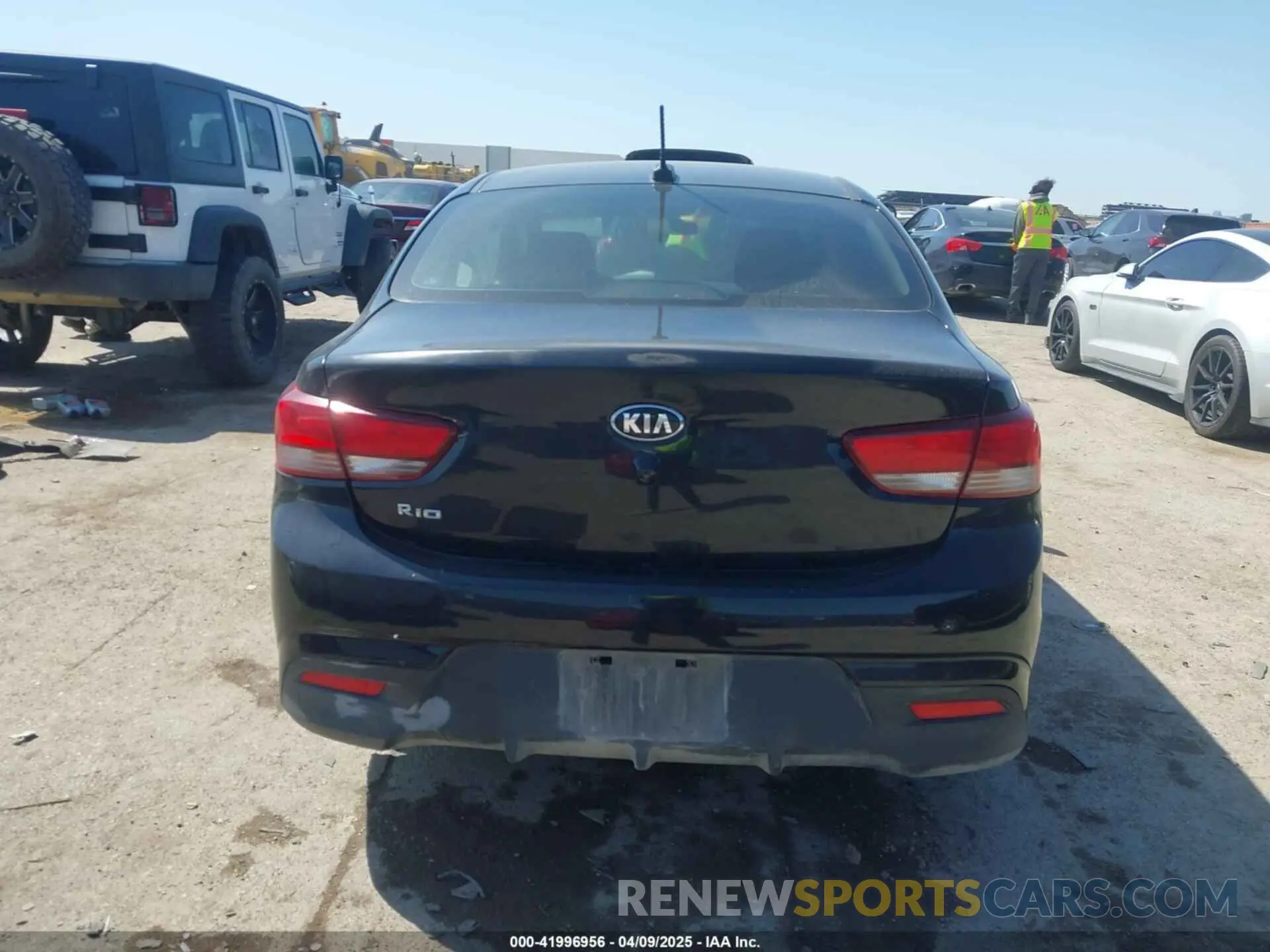 16 fotografías del automóvil dañado 3KPA24AD0LE289416 KIA RIO 2020