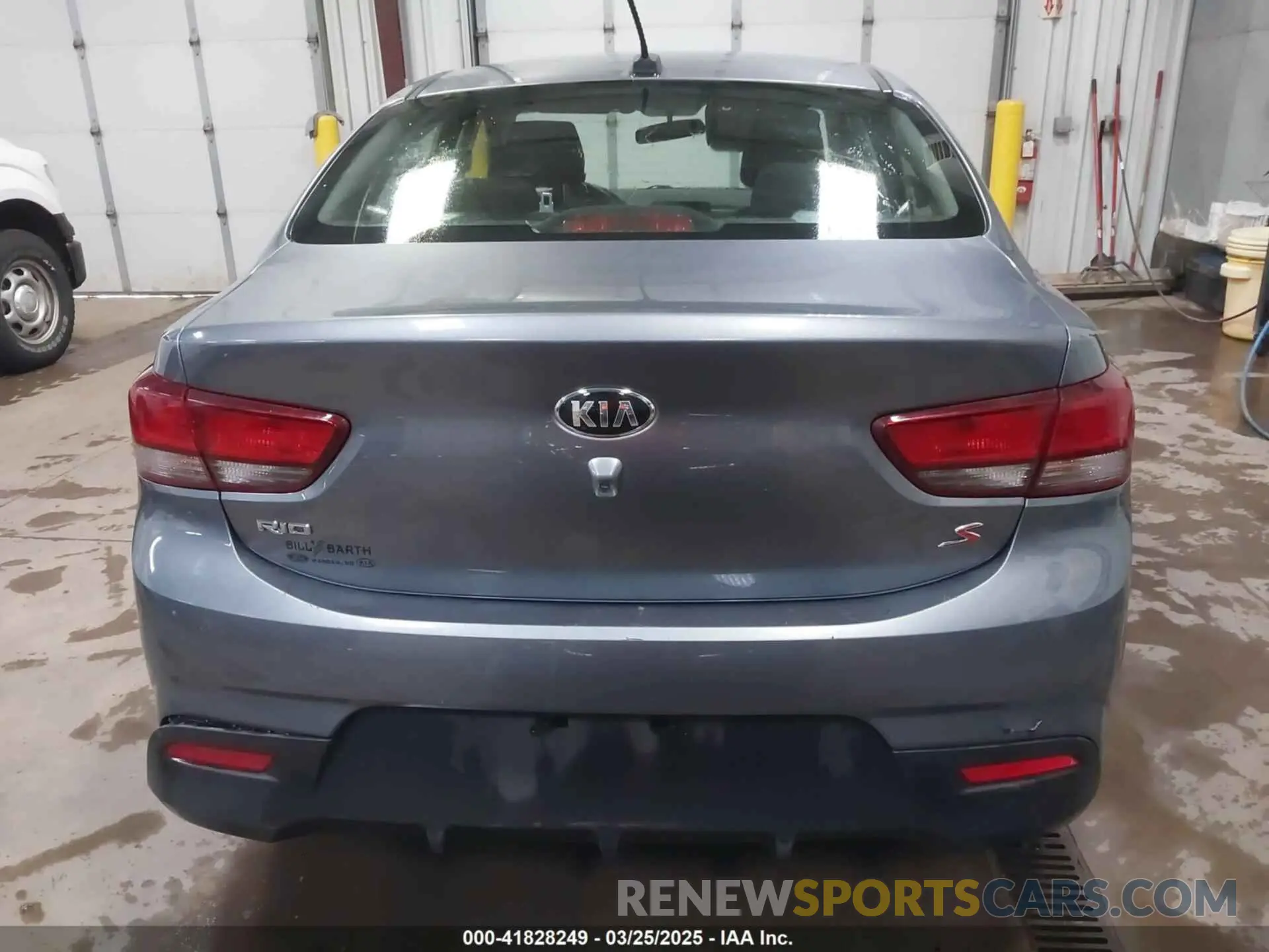16 fotografías del automóvil dañado 3KPA24AD0LE322706 KIA RIO 2020