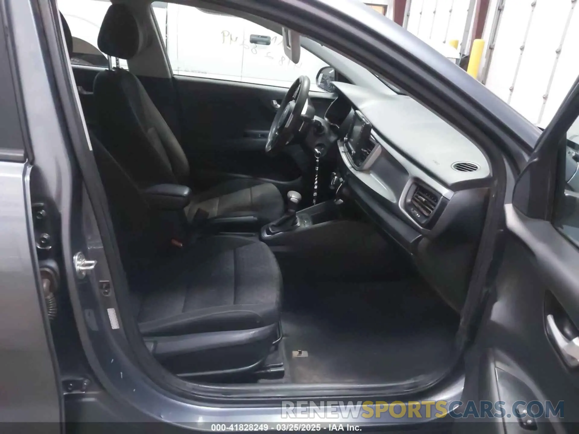 5 fotografías del automóvil dañado 3KPA24AD0LE322706 KIA RIO 2020