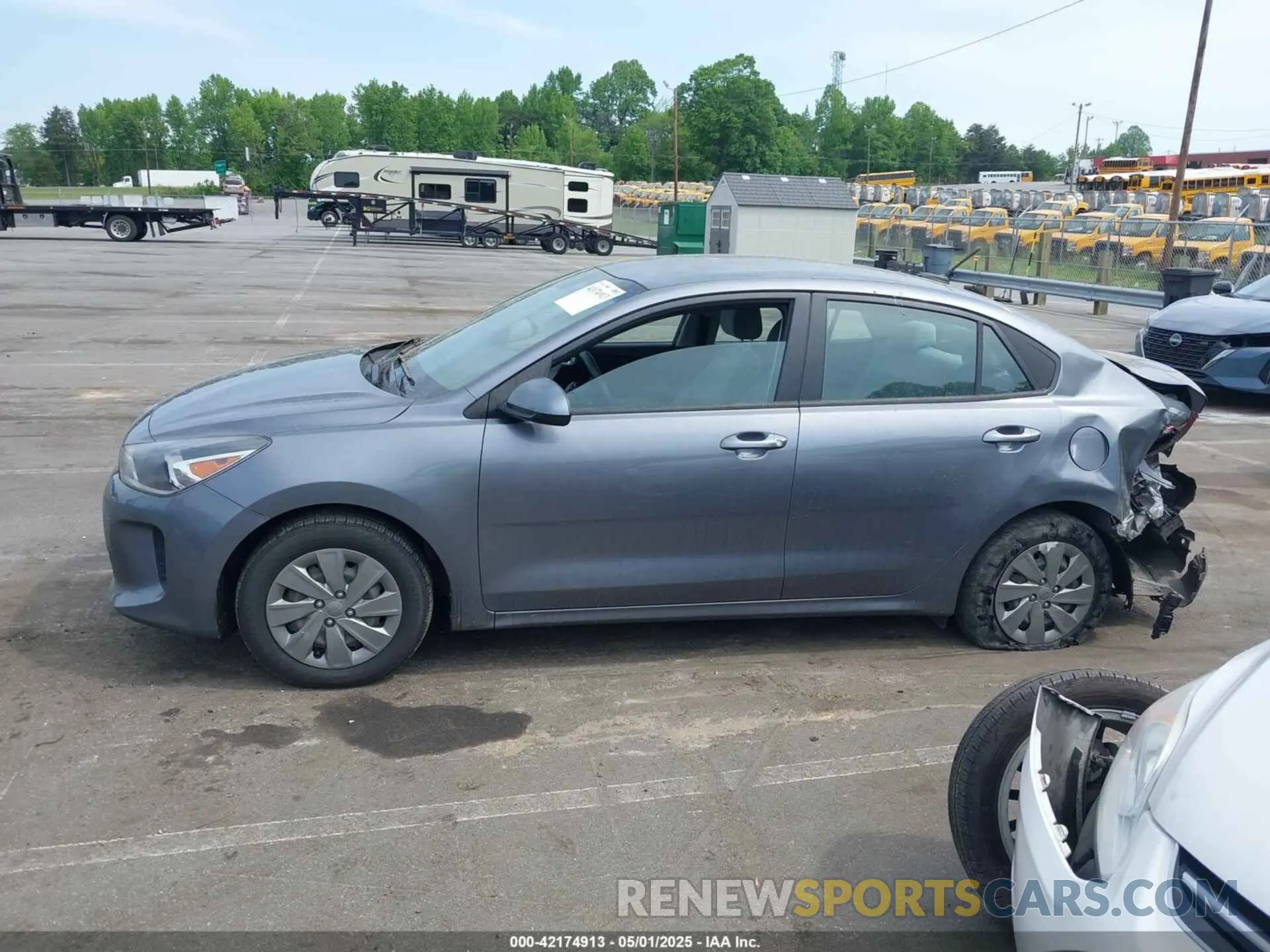 13 fotografías del automóvil dañado 3KPA24AD0LE336105 KIA RIO 2020