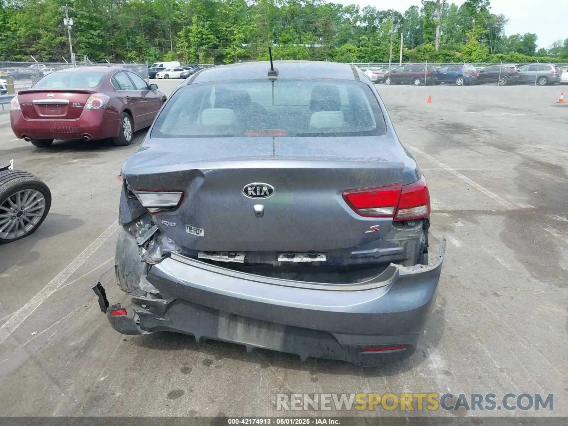 15 fotografías del automóvil dañado 3KPA24AD0LE336105 KIA RIO 2020