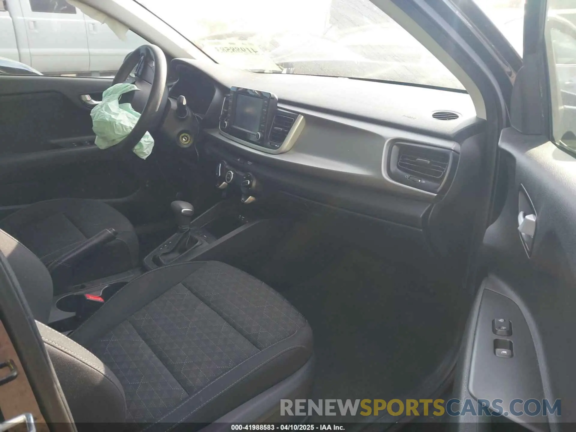5 fotografías del automóvil dañado 3KPA24AD1LE283852 KIA RIO 2020