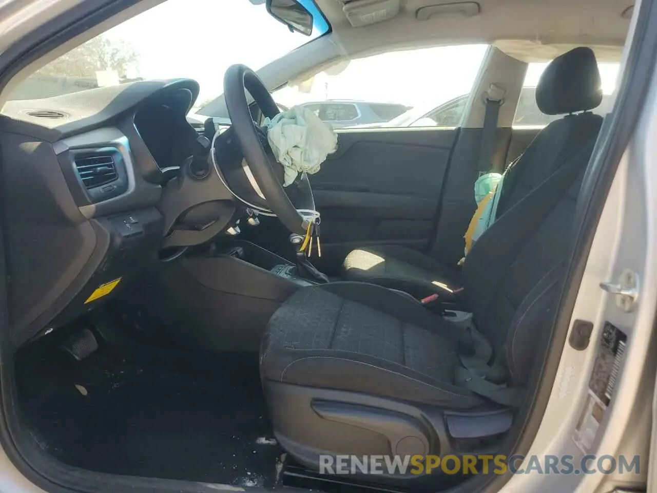 7 fotografías del automóvil dañado 3KPA24AD1LE284001 KIA RIO 2020