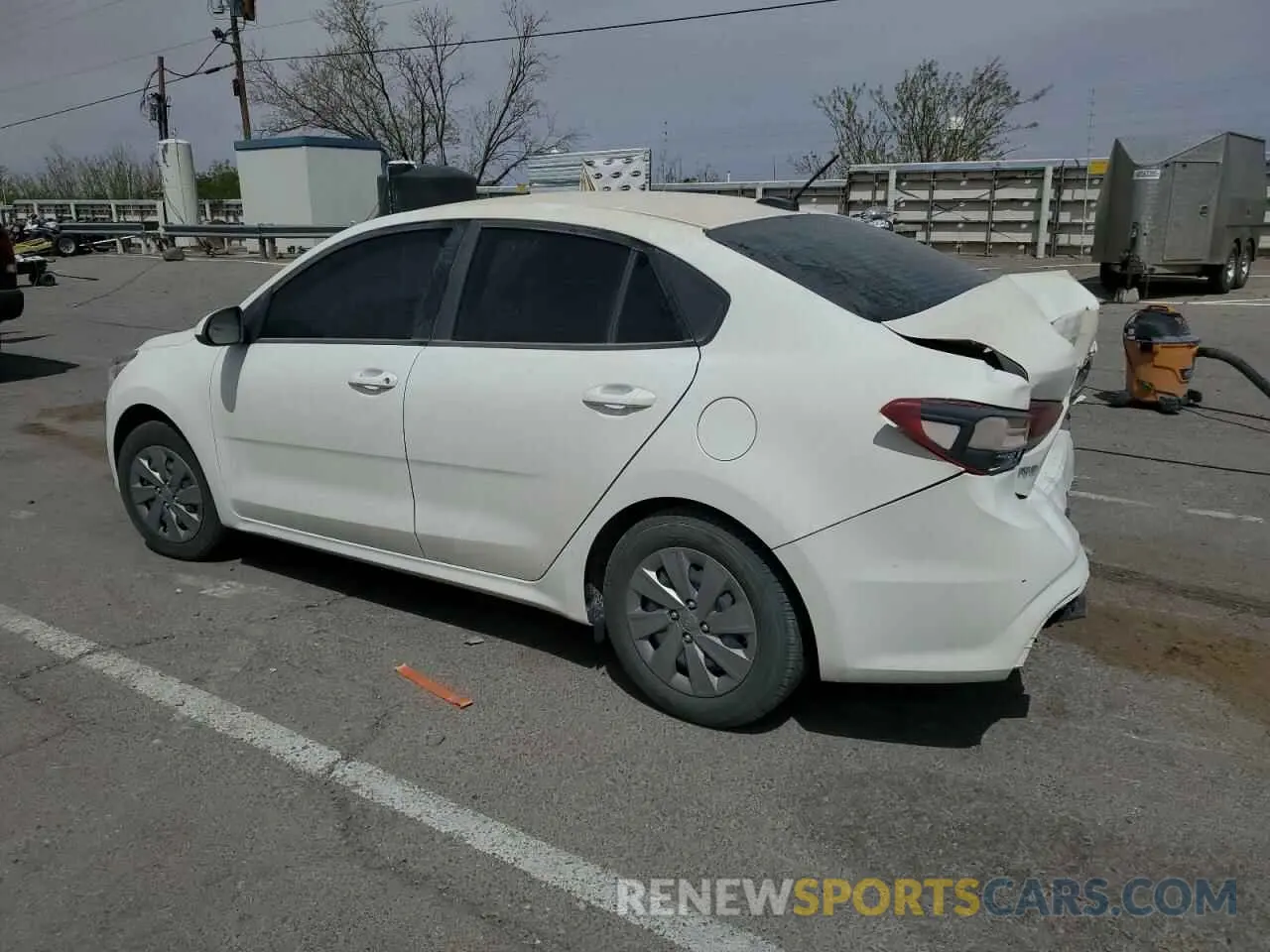 2 fotografías del automóvil dañado 3KPA24AD1LE327266 KIA RIO 2020