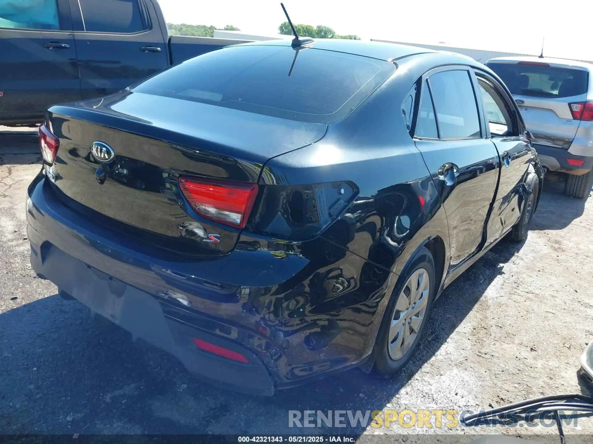 4 fotografías del automóvil dañado 3KPA24AD2LE283536 KIA RIO 2020