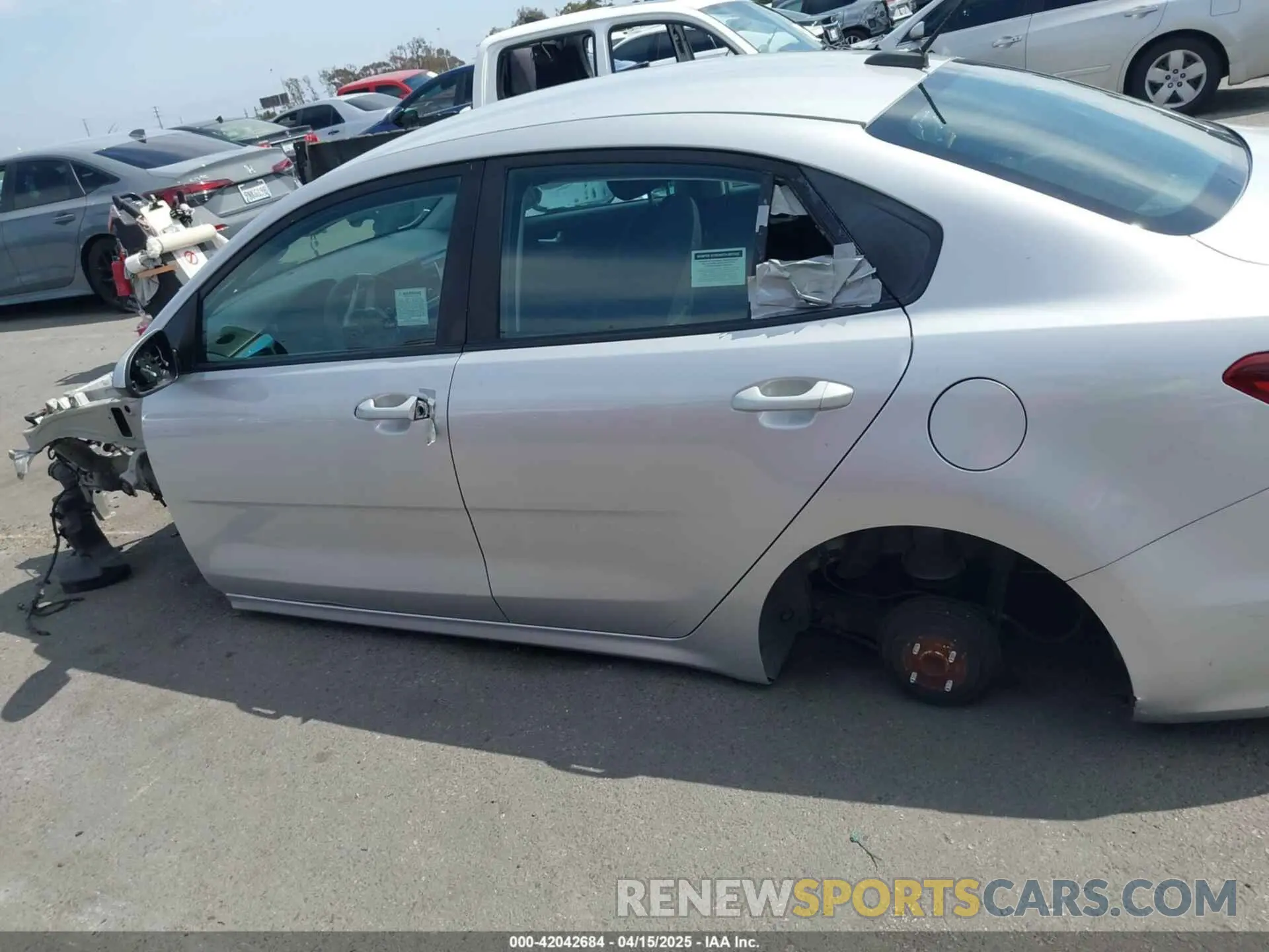 13 fotografías del automóvil dañado 3KPA24AD2LE294455 KIA RIO 2020