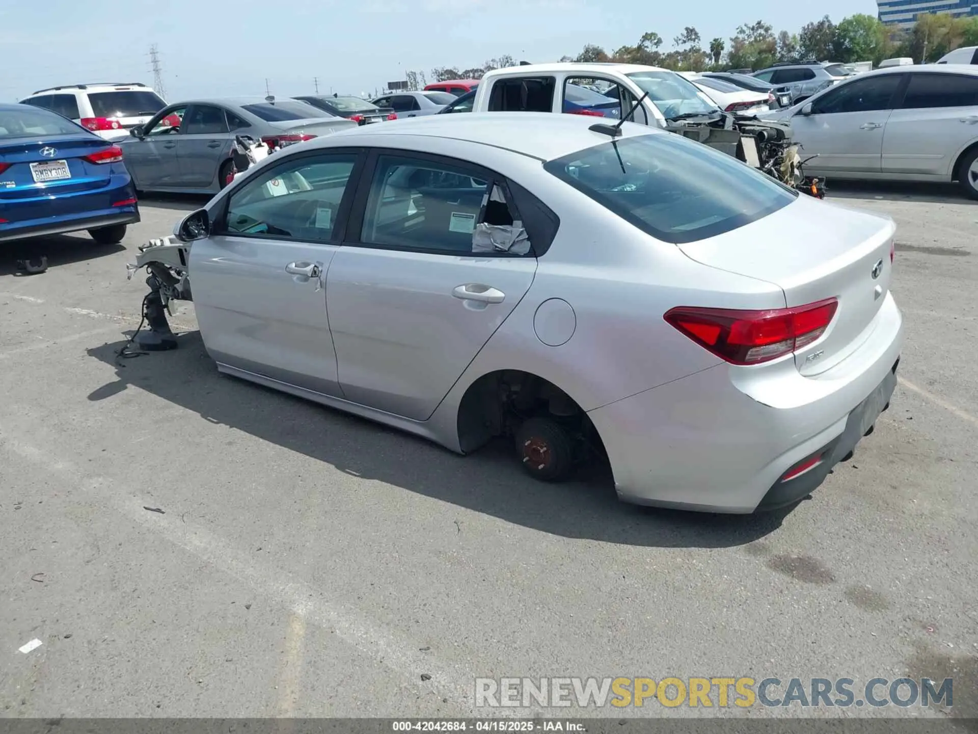 3 fotografías del automóvil dañado 3KPA24AD2LE294455 KIA RIO 2020