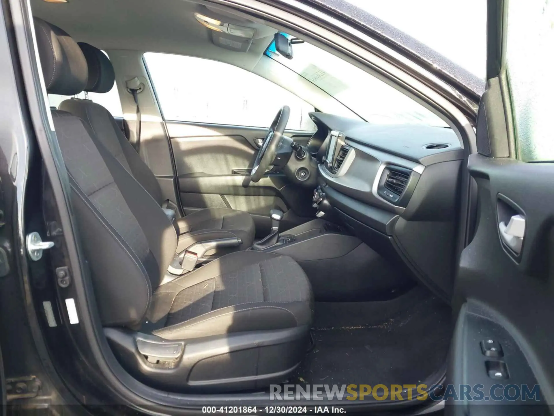 5 fotografías del automóvil dañado 3KPA24AD2LE297890 KIA RIO 2020