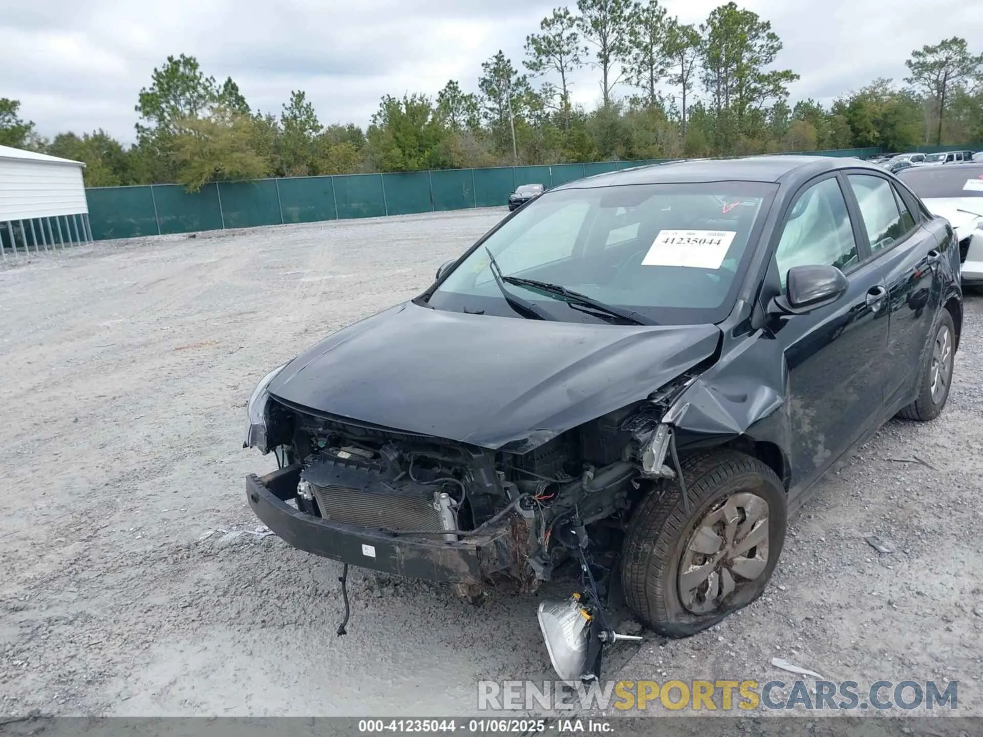2 fotografías del automóvil dañado 3KPA24AD2LE319385 KIA RIO 2020