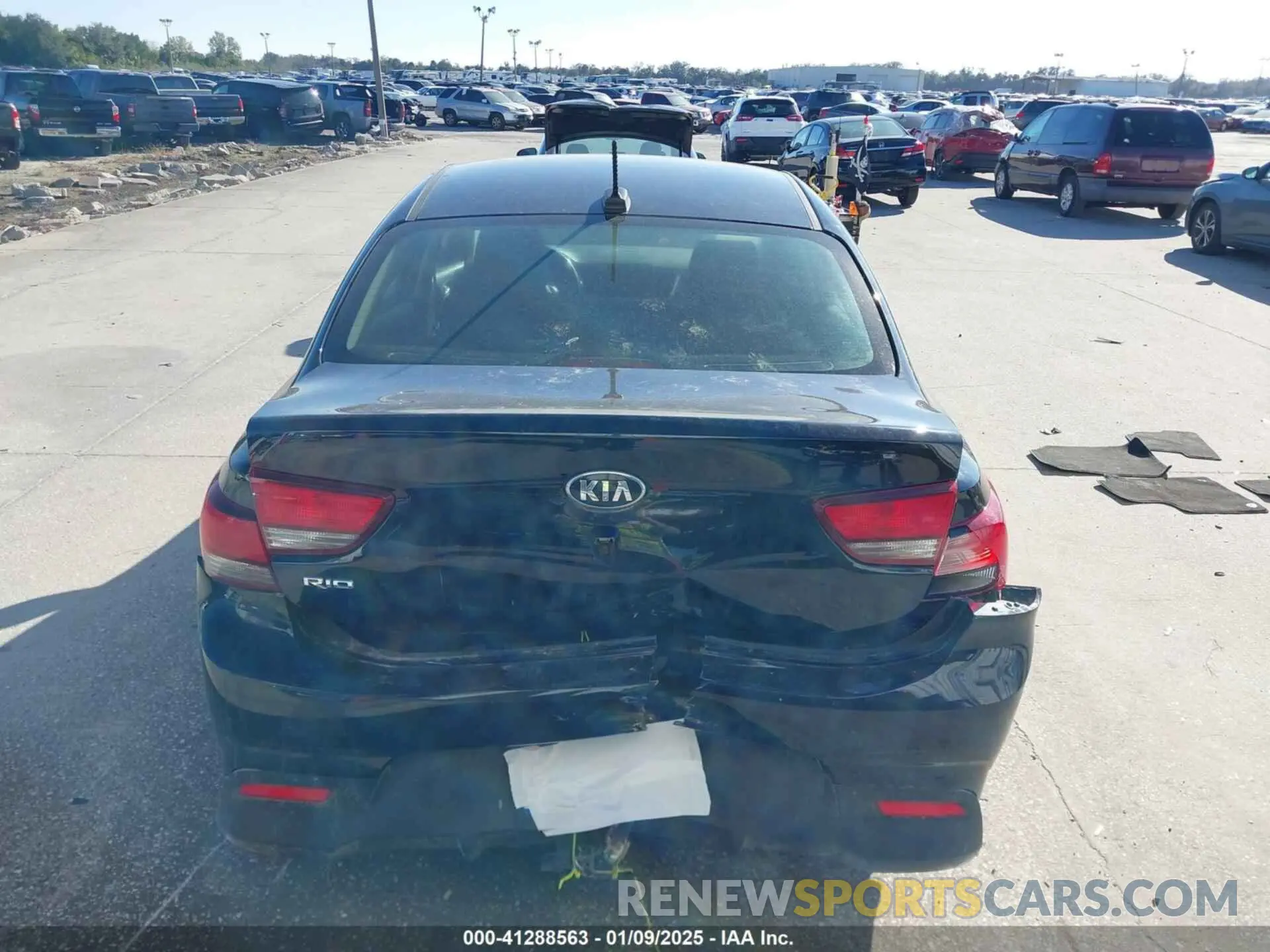 16 fotografías del automóvil dañado 3KPA24AD2LE358090 KIA RIO 2020
