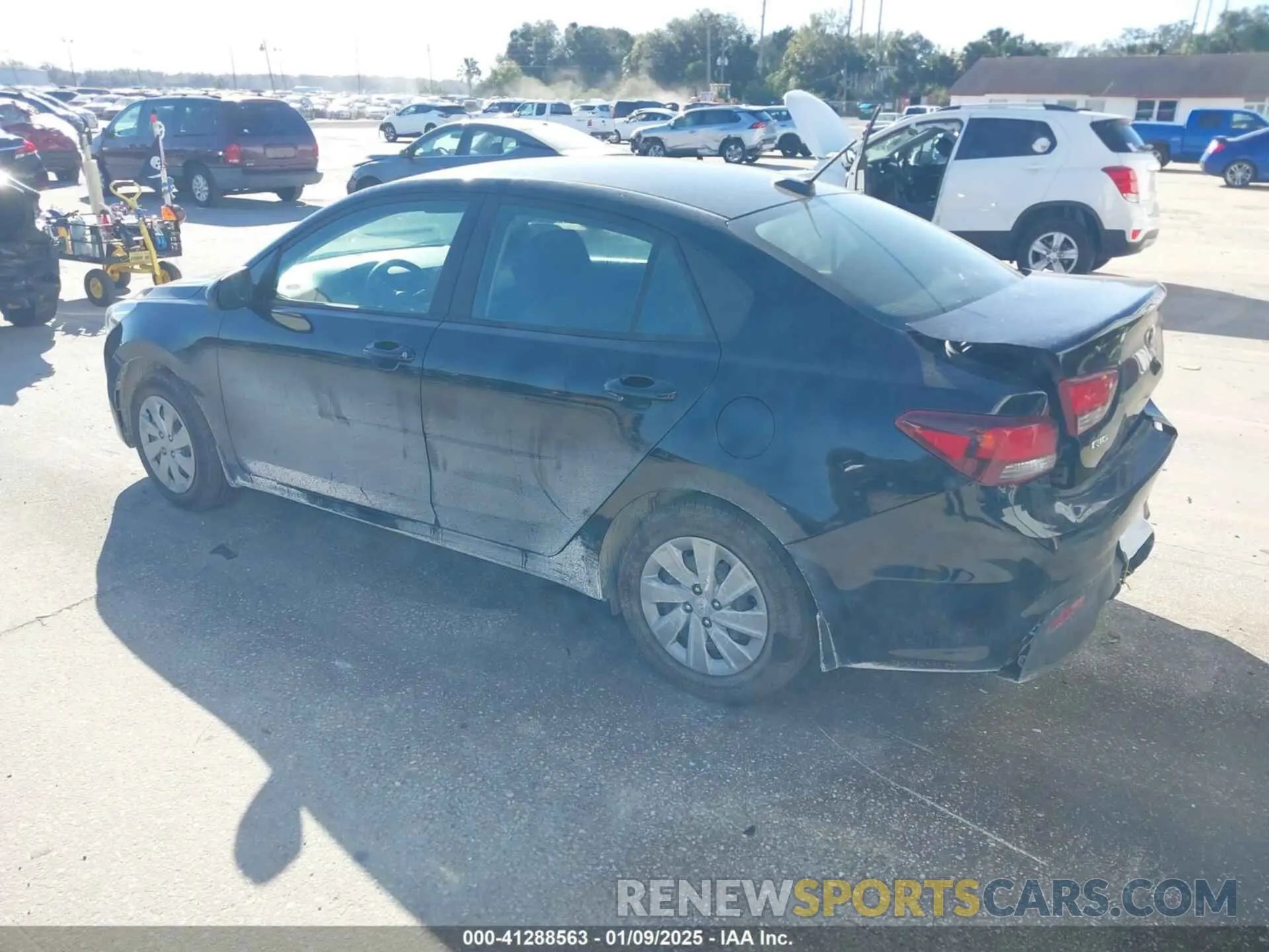 3 fotografías del automóvil dañado 3KPA24AD2LE358090 KIA RIO 2020
