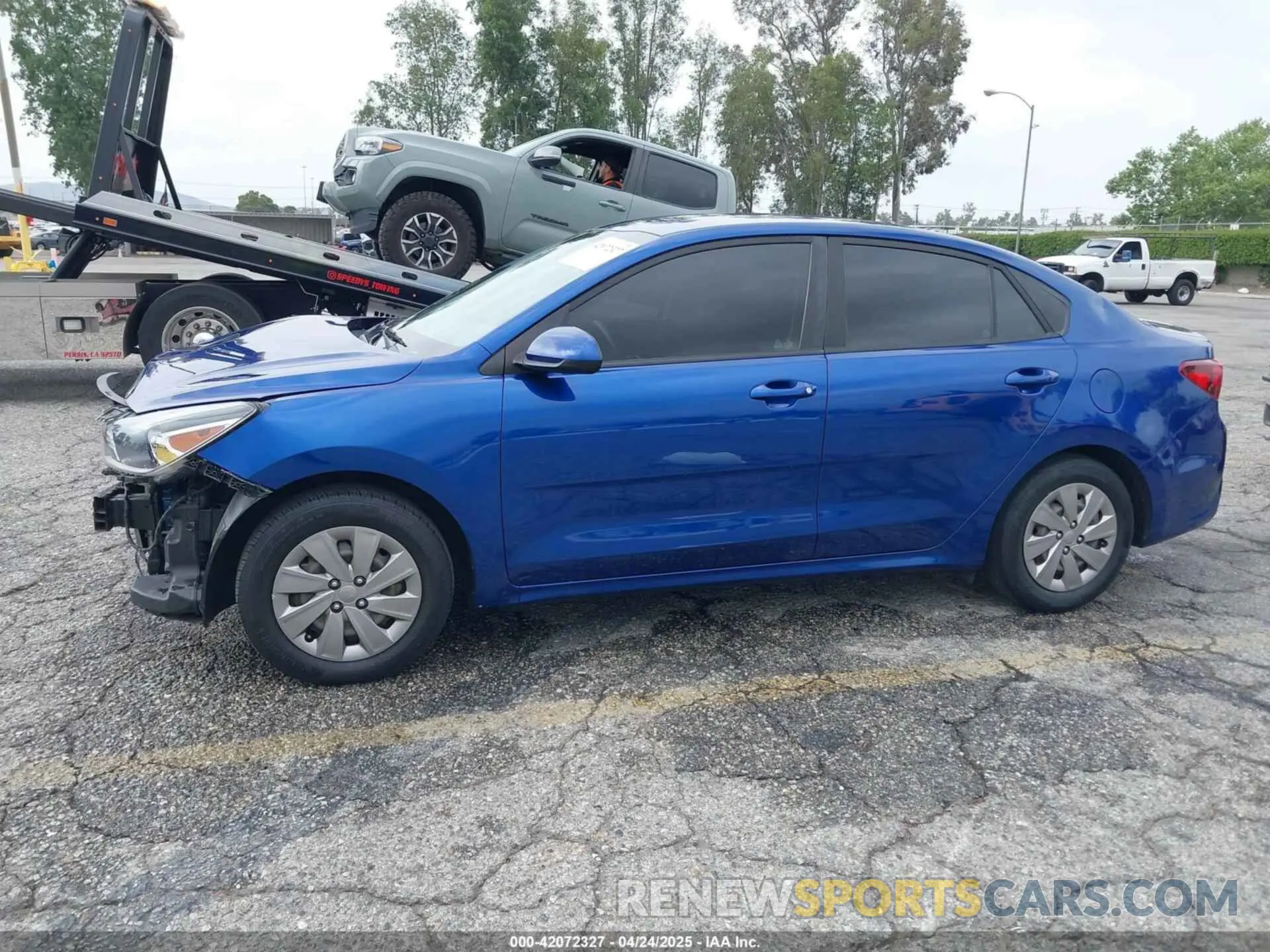 15 fotografías del automóvil dañado 3KPA24AD4LE258976 KIA RIO 2020