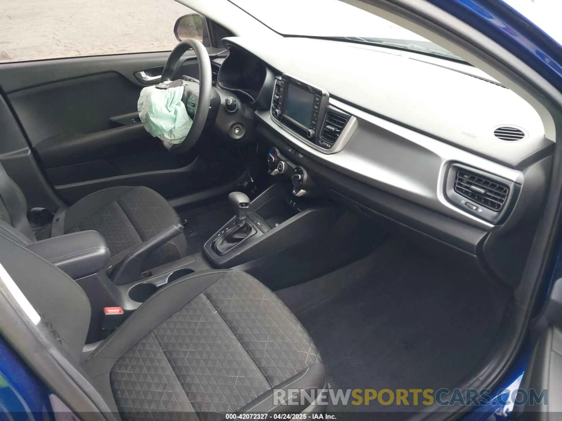 5 fotografías del automóvil dañado 3KPA24AD4LE258976 KIA RIO 2020