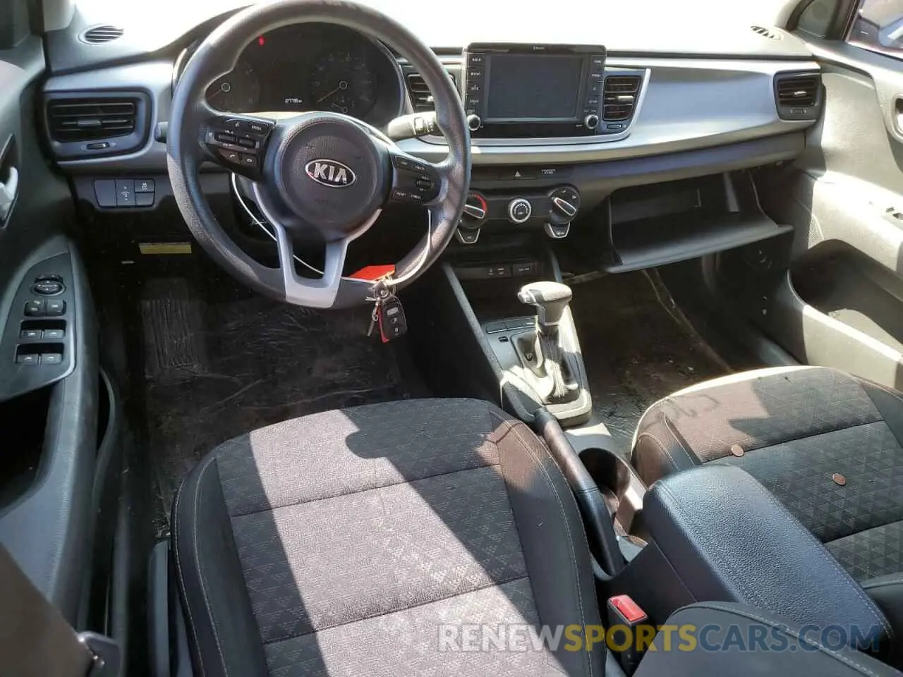 8 fotografías del automóvil dañado 3KPA24AD4LE318240 KIA RIO 2020