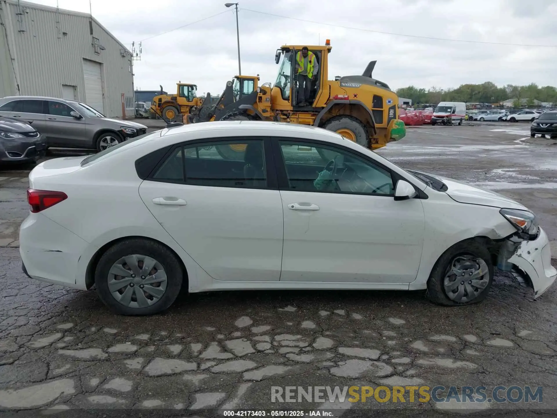 13 fotografías del automóvil dañado 3KPA24AD4LE335068 KIA RIO 2020