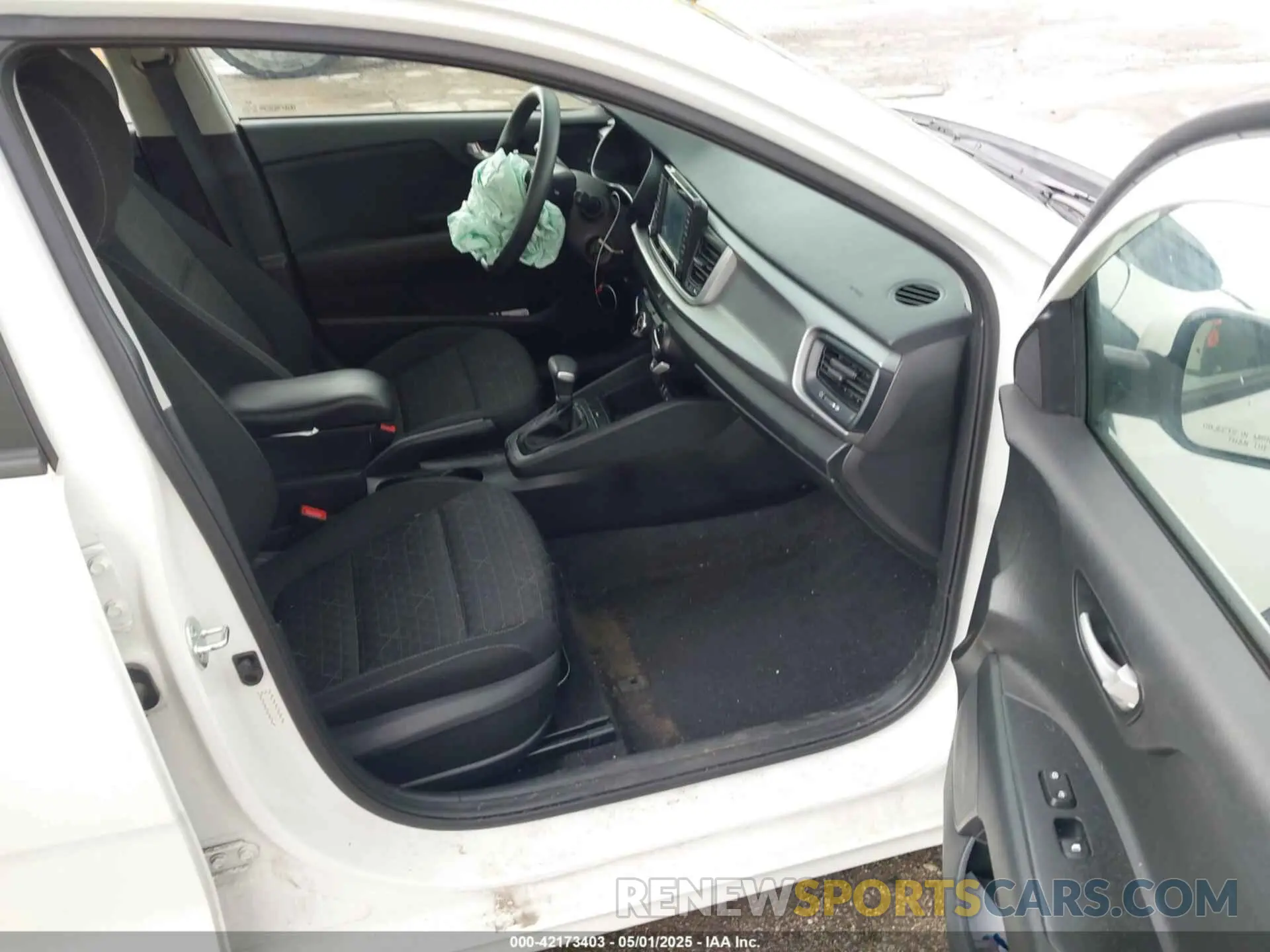 5 fotografías del automóvil dañado 3KPA24AD4LE335068 KIA RIO 2020