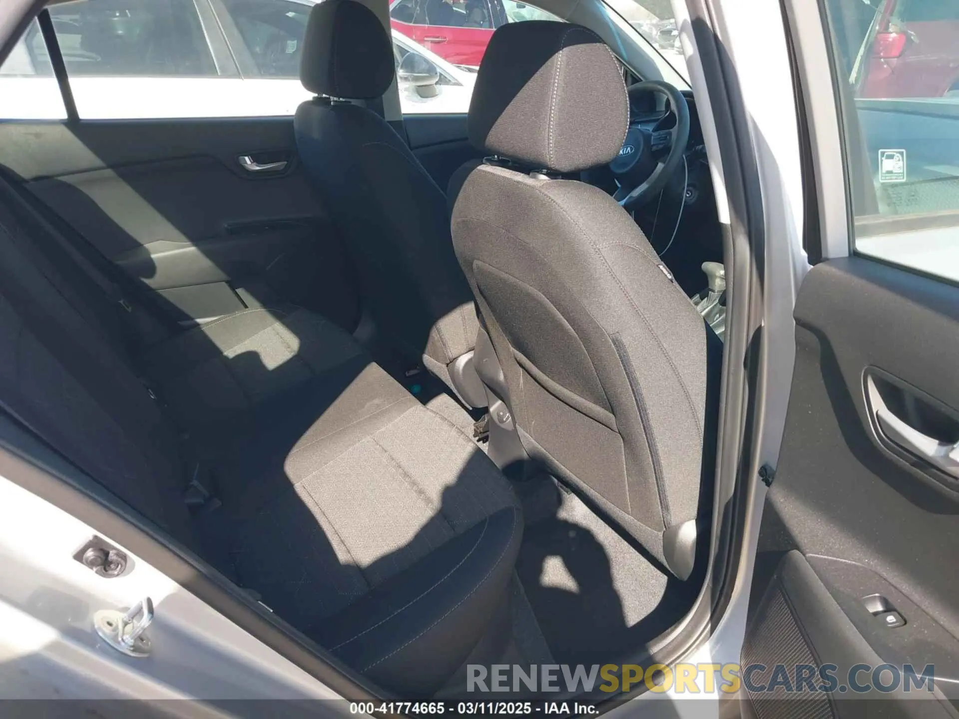 8 fotografías del automóvil dañado 3KPA24AD5LE307716 KIA RIO 2020