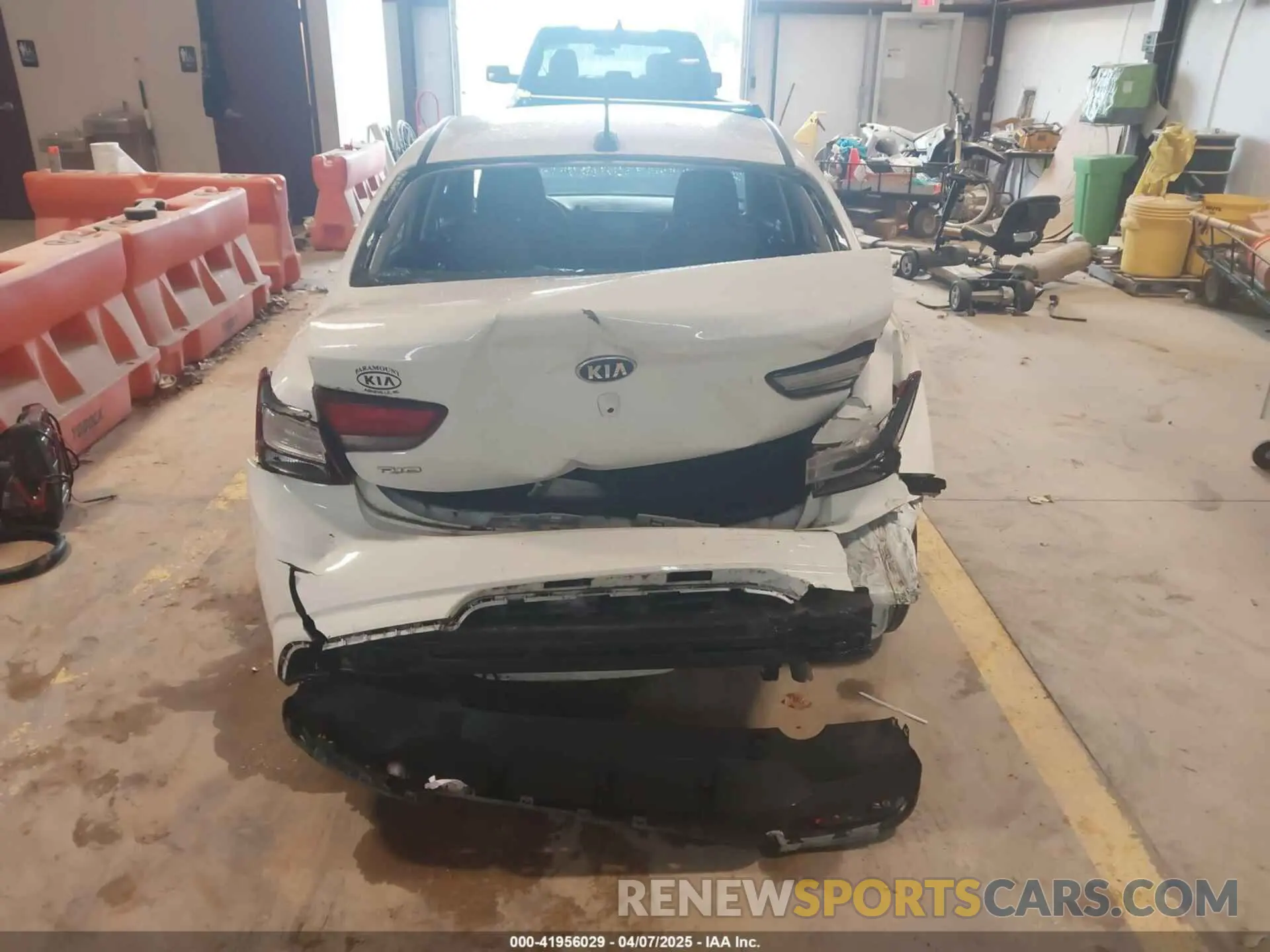 15 fotografías del automóvil dañado 3KPA24AD5LE311331 KIA RIO 2020