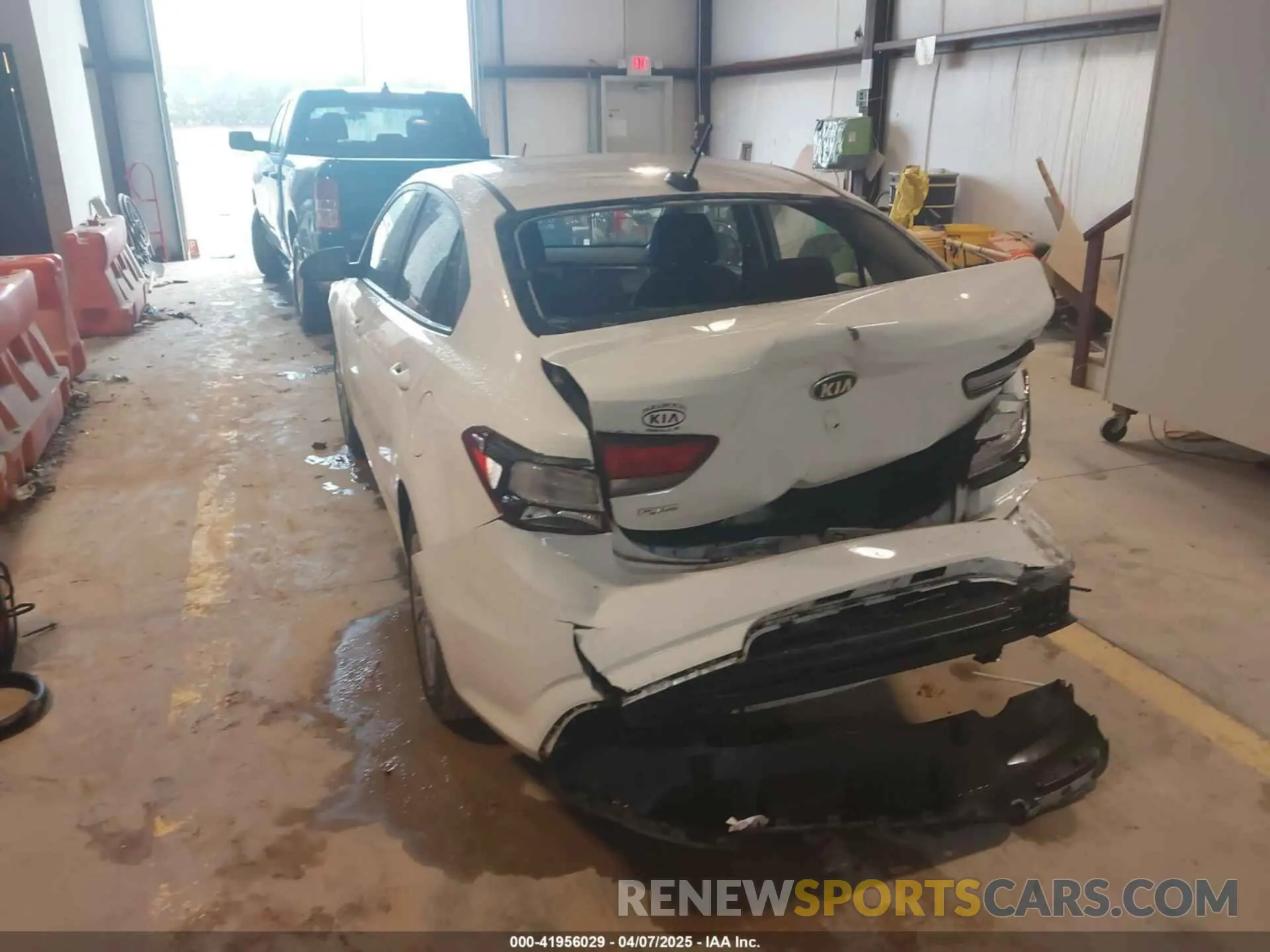 3 fotografías del automóvil dañado 3KPA24AD5LE311331 KIA RIO 2020