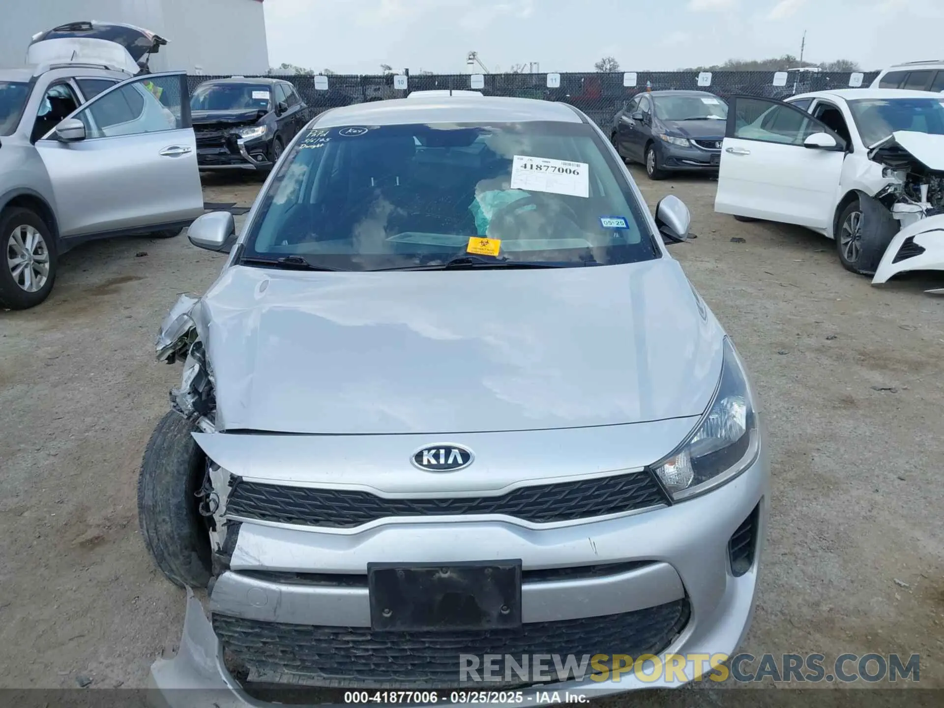 12 fotografías del automóvil dañado 3KPA24AD5LE311944 KIA RIO 2020