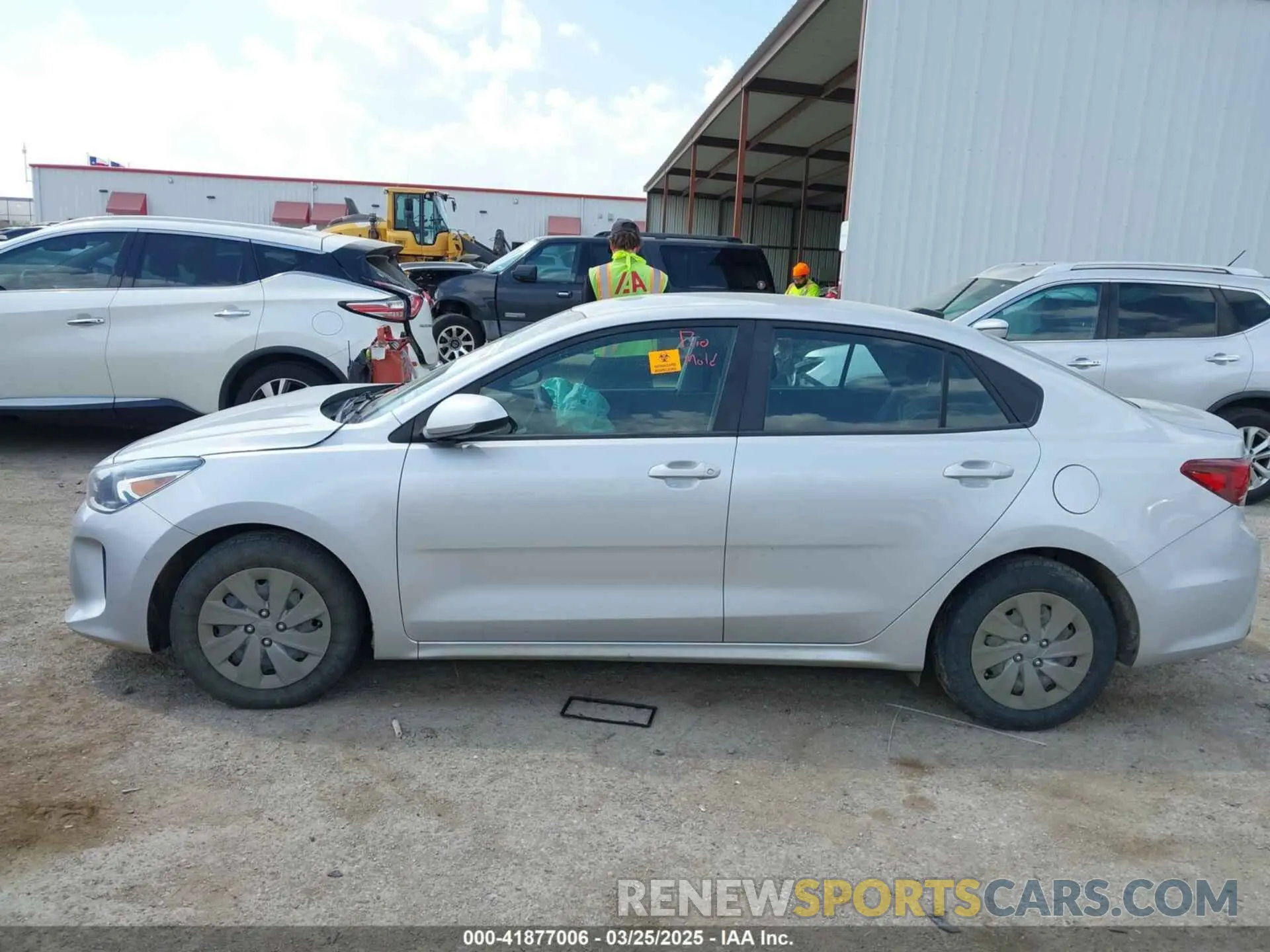 14 fotografías del automóvil dañado 3KPA24AD5LE311944 KIA RIO 2020