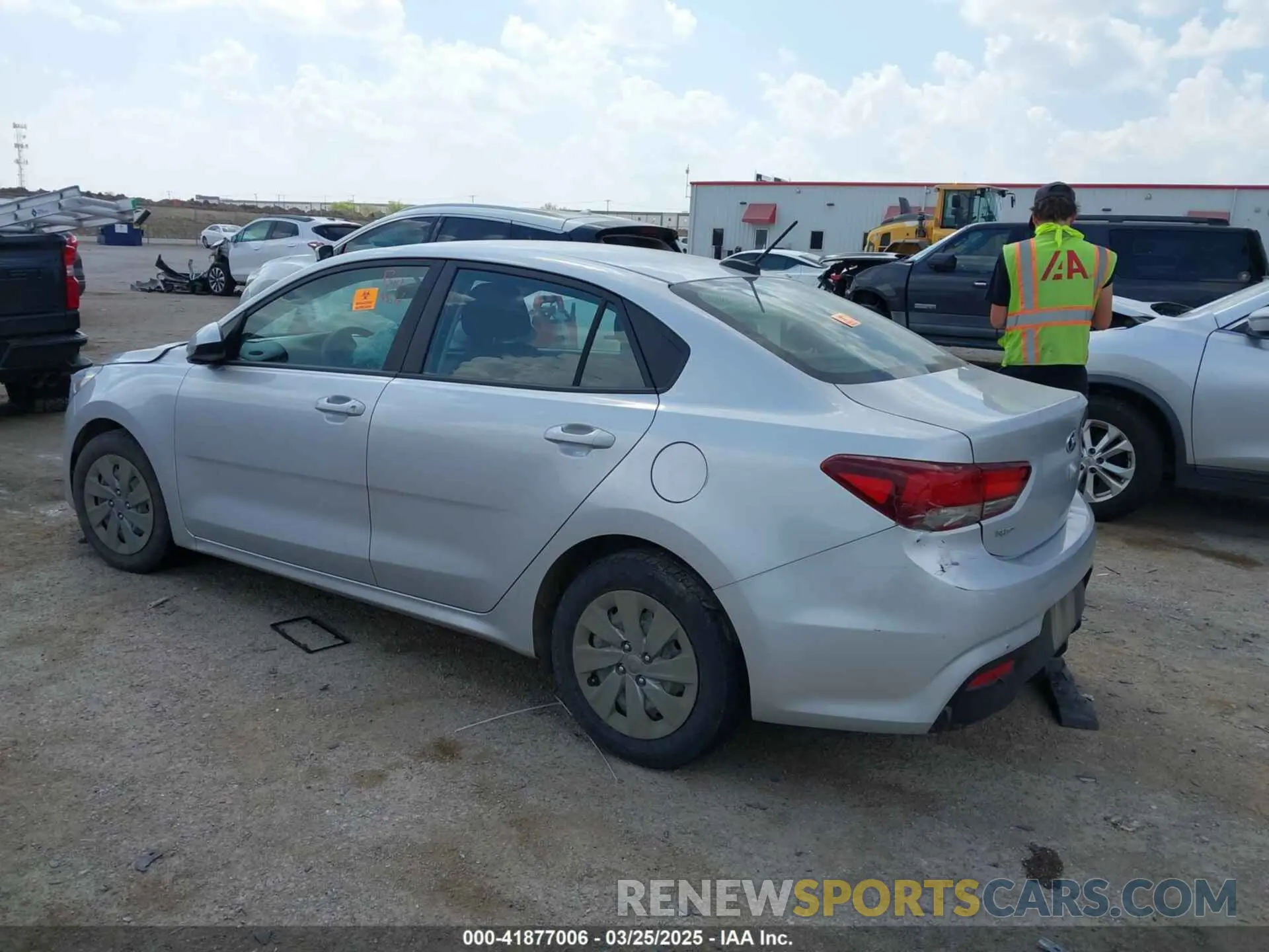 3 fotografías del automóvil dañado 3KPA24AD5LE311944 KIA RIO 2020