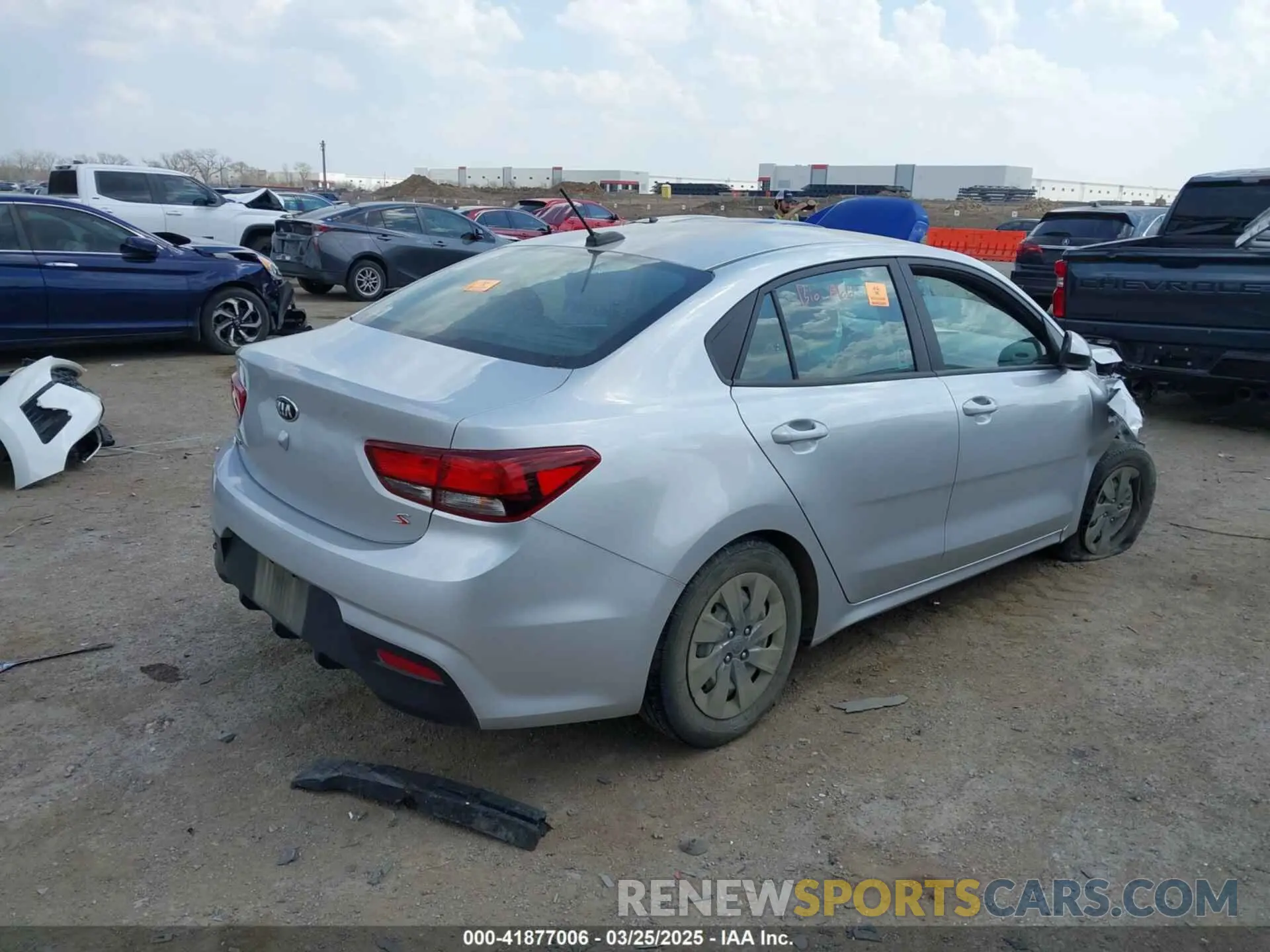 4 fotografías del automóvil dañado 3KPA24AD5LE311944 KIA RIO 2020