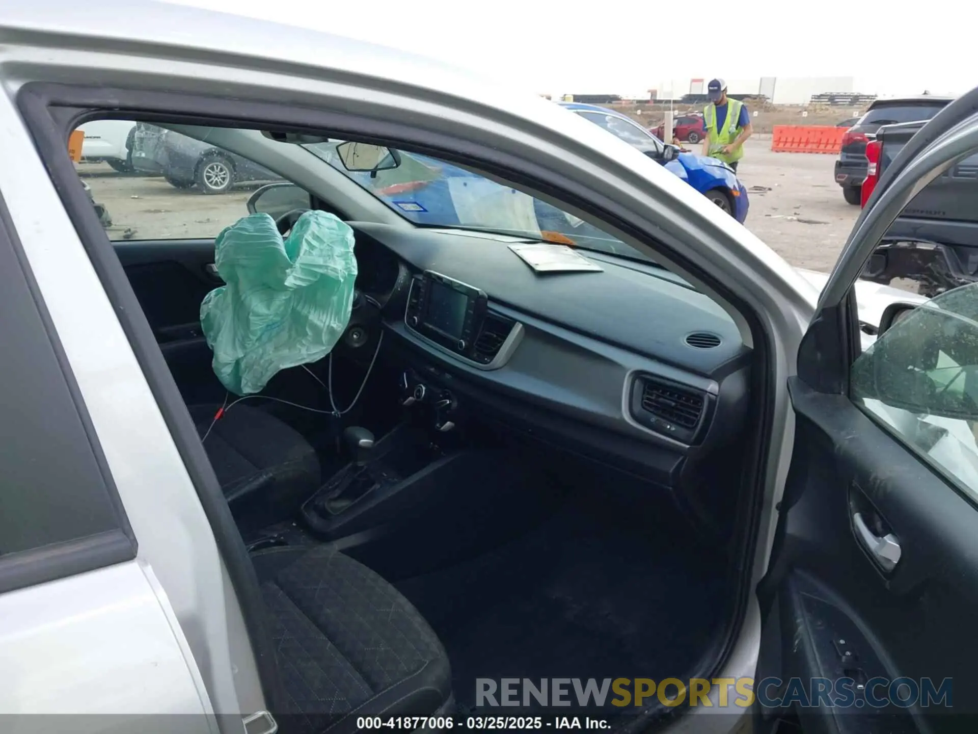 5 fotografías del automóvil dañado 3KPA24AD5LE311944 KIA RIO 2020