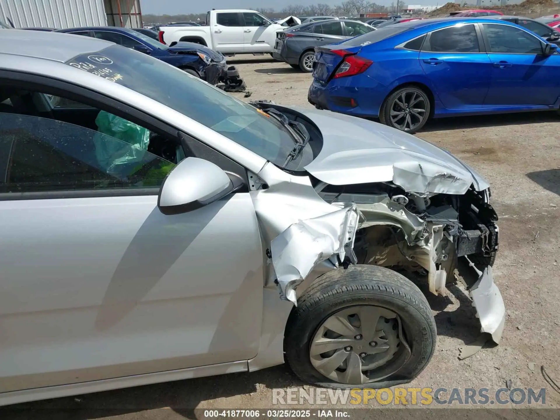 6 fotografías del automóvil dañado 3KPA24AD5LE311944 KIA RIO 2020