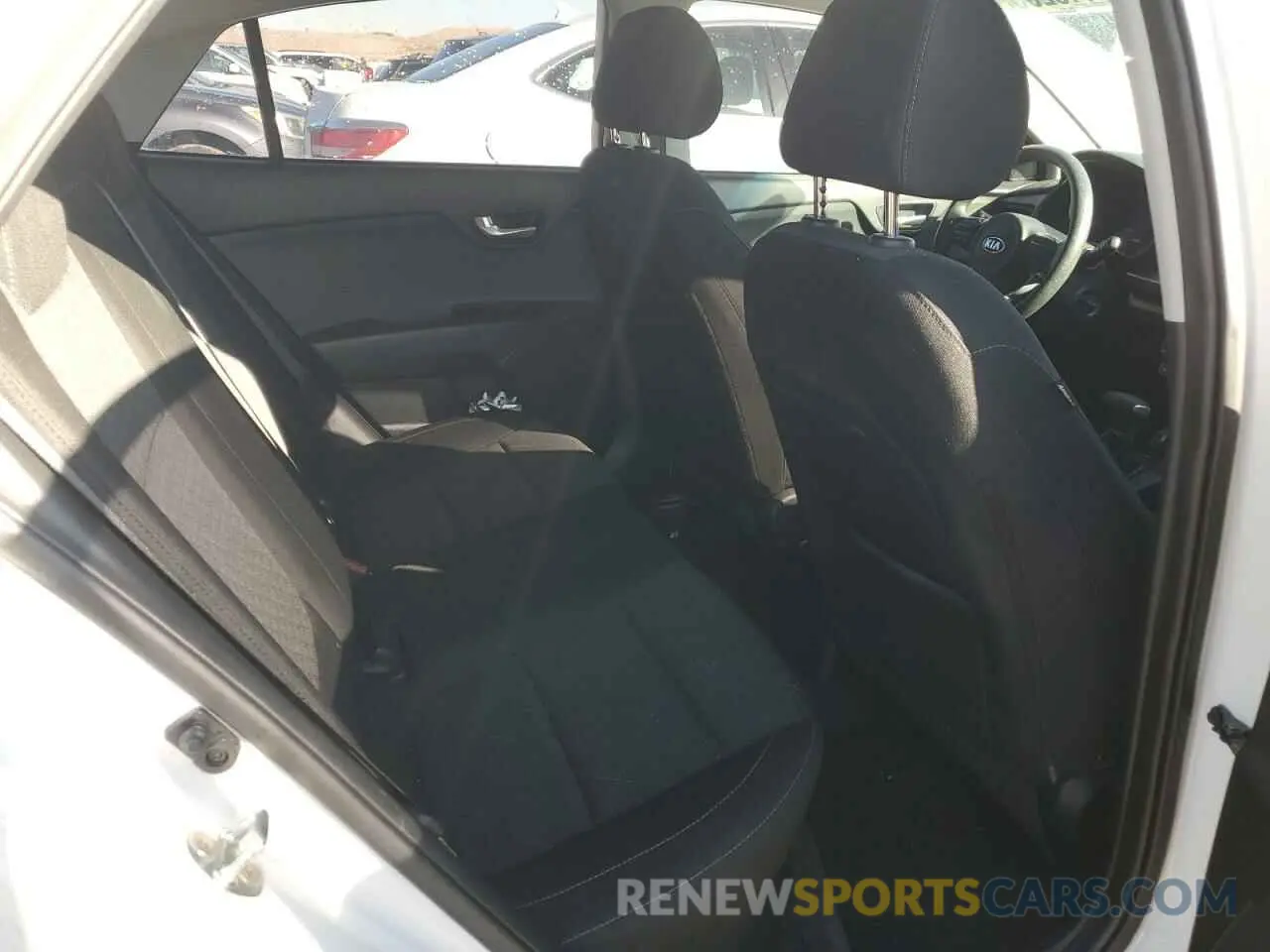 10 fotografías del automóvil dañado 3KPA24AD6LE329143 KIA RIO 2020