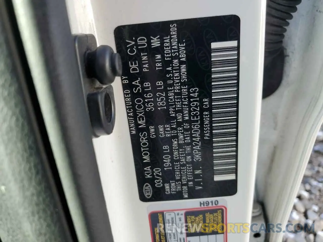 12 fotografías del automóvil dañado 3KPA24AD6LE329143 KIA RIO 2020