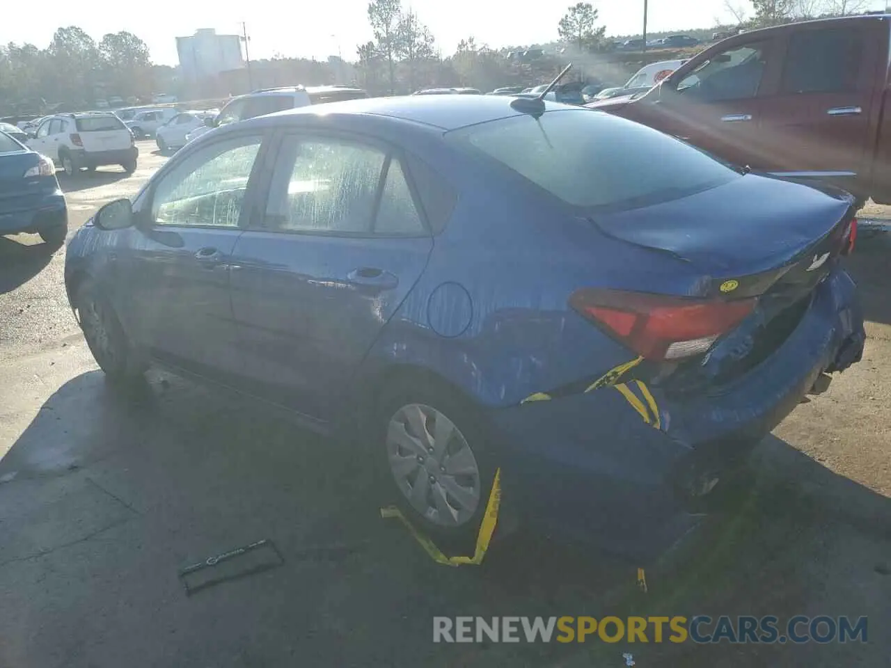 2 fotografías del automóvil dañado 3KPA24AD7LE282625 KIA RIO 2020