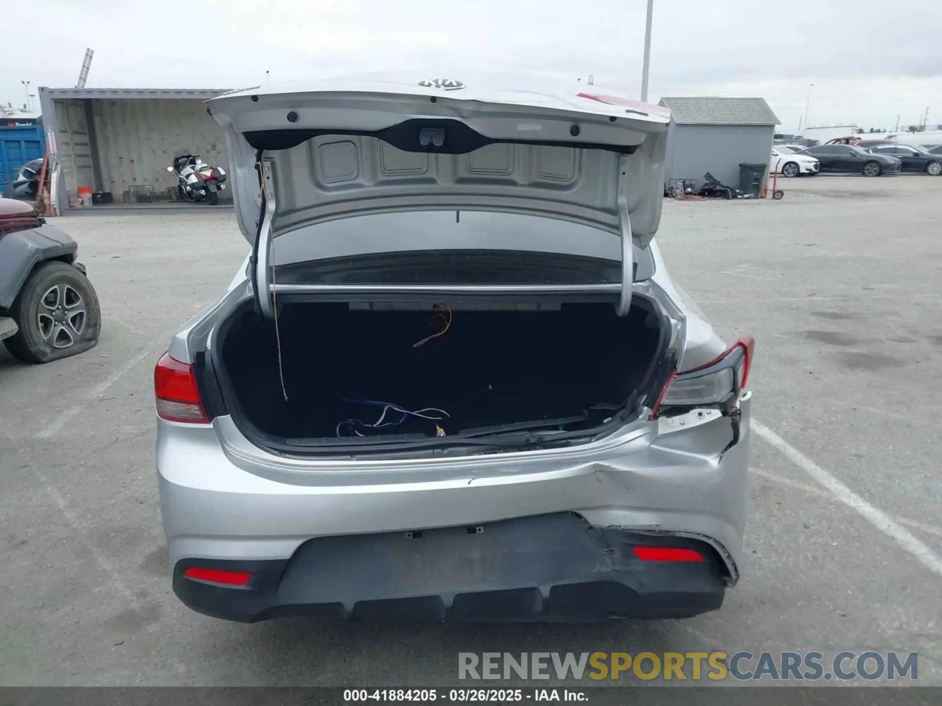 16 fotografías del automóvil dañado 3KPA24AD7LE313579 KIA RIO 2020
