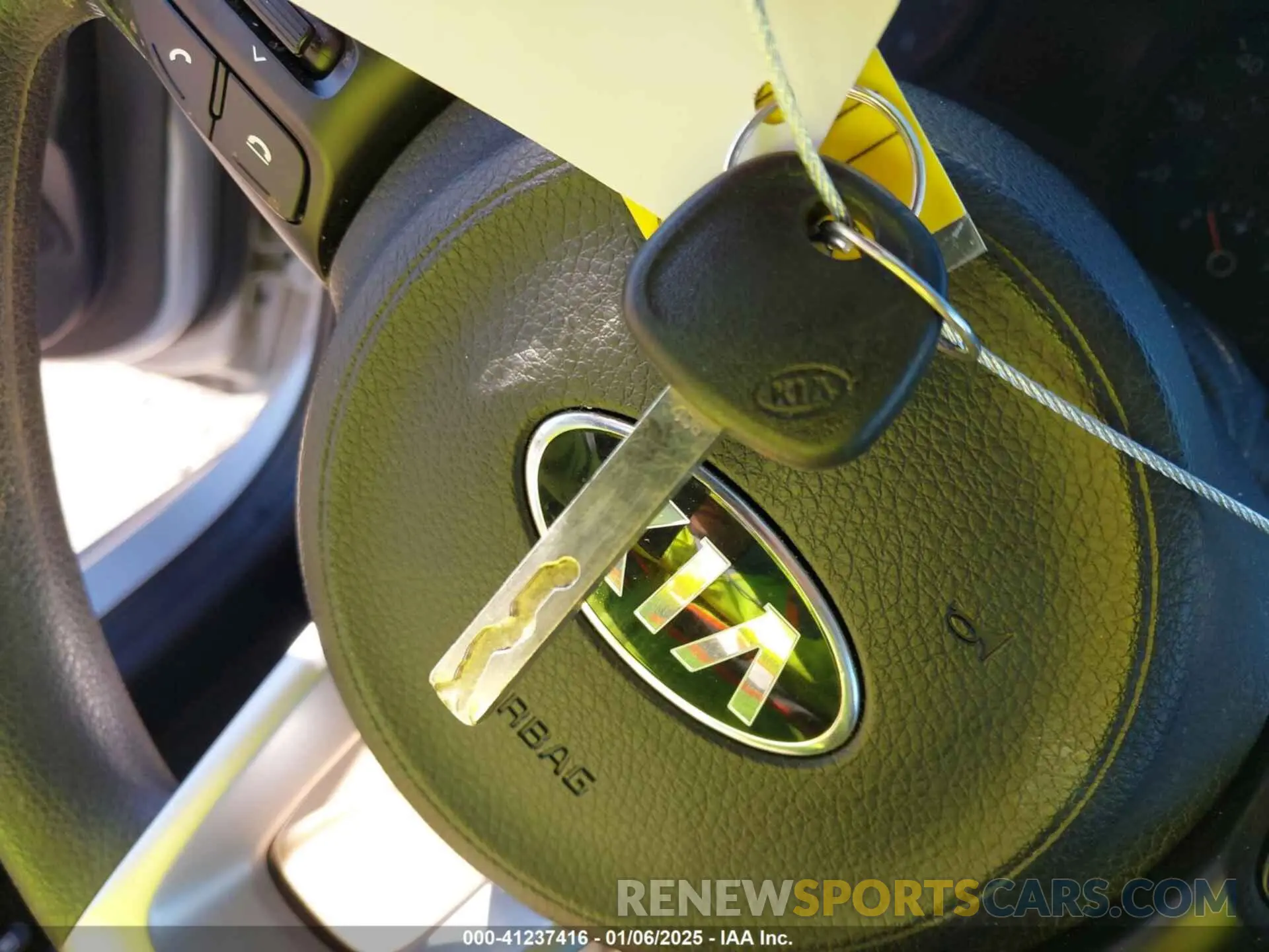 11 fotografías del automóvil dañado 3KPA24AD7LE320418 KIA RIO 2020