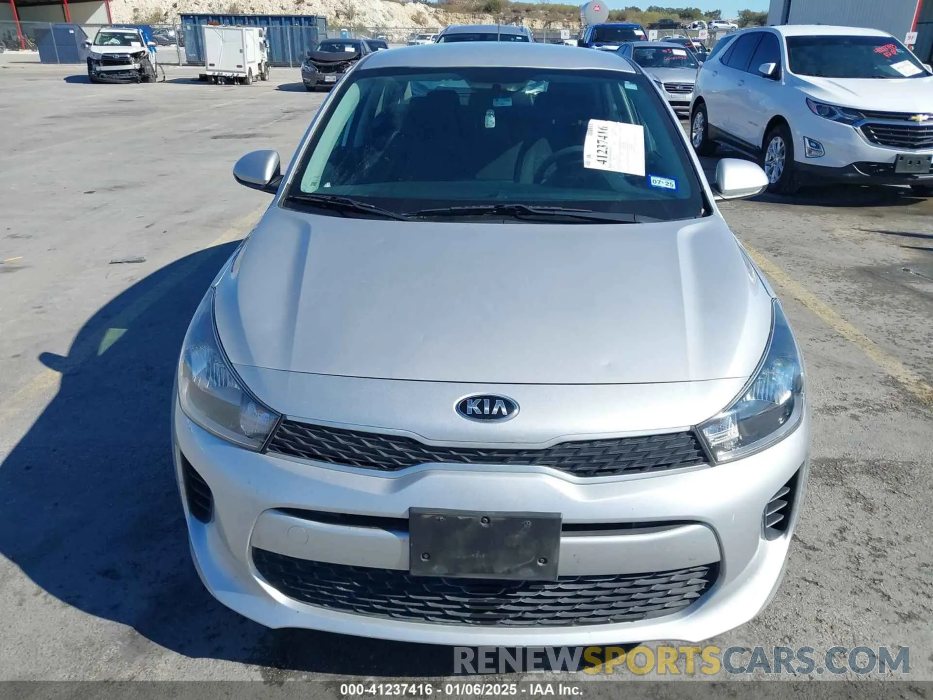 12 fotografías del automóvil dañado 3KPA24AD7LE320418 KIA RIO 2020