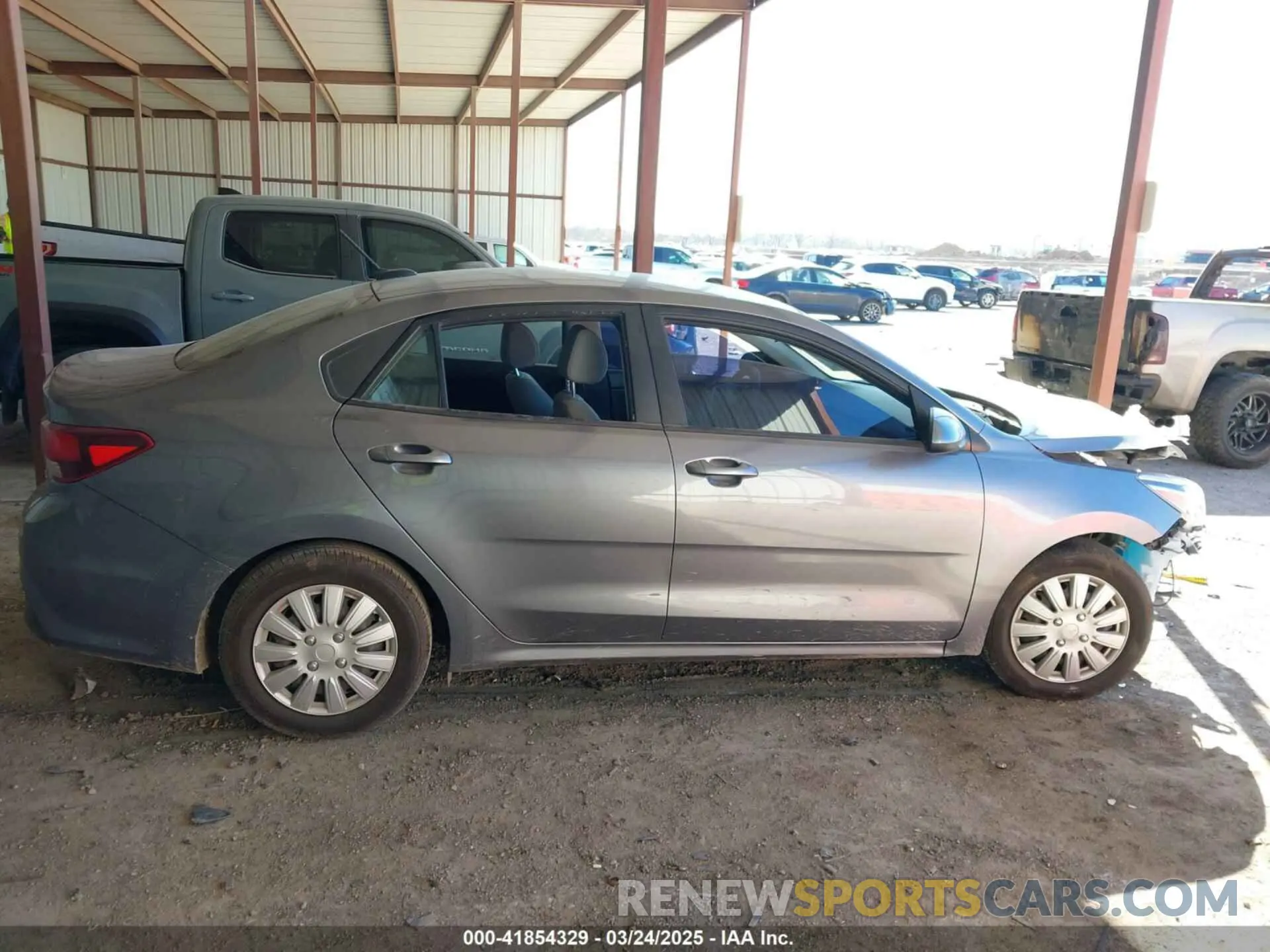 13 fotografías del automóvil dañado 3KPA24AD7LE346730 KIA RIO 2020
