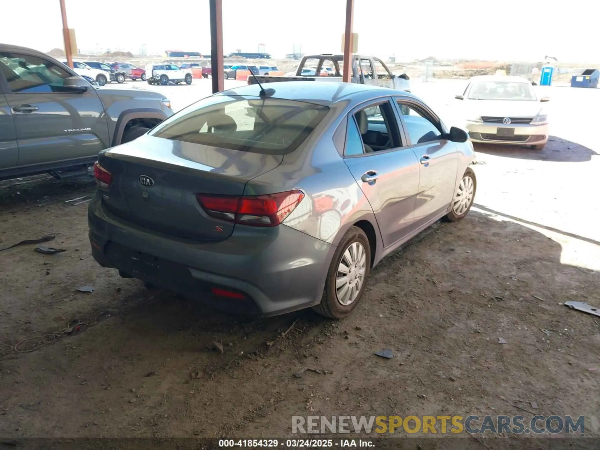 4 fotografías del automóvil dañado 3KPA24AD7LE346730 KIA RIO 2020