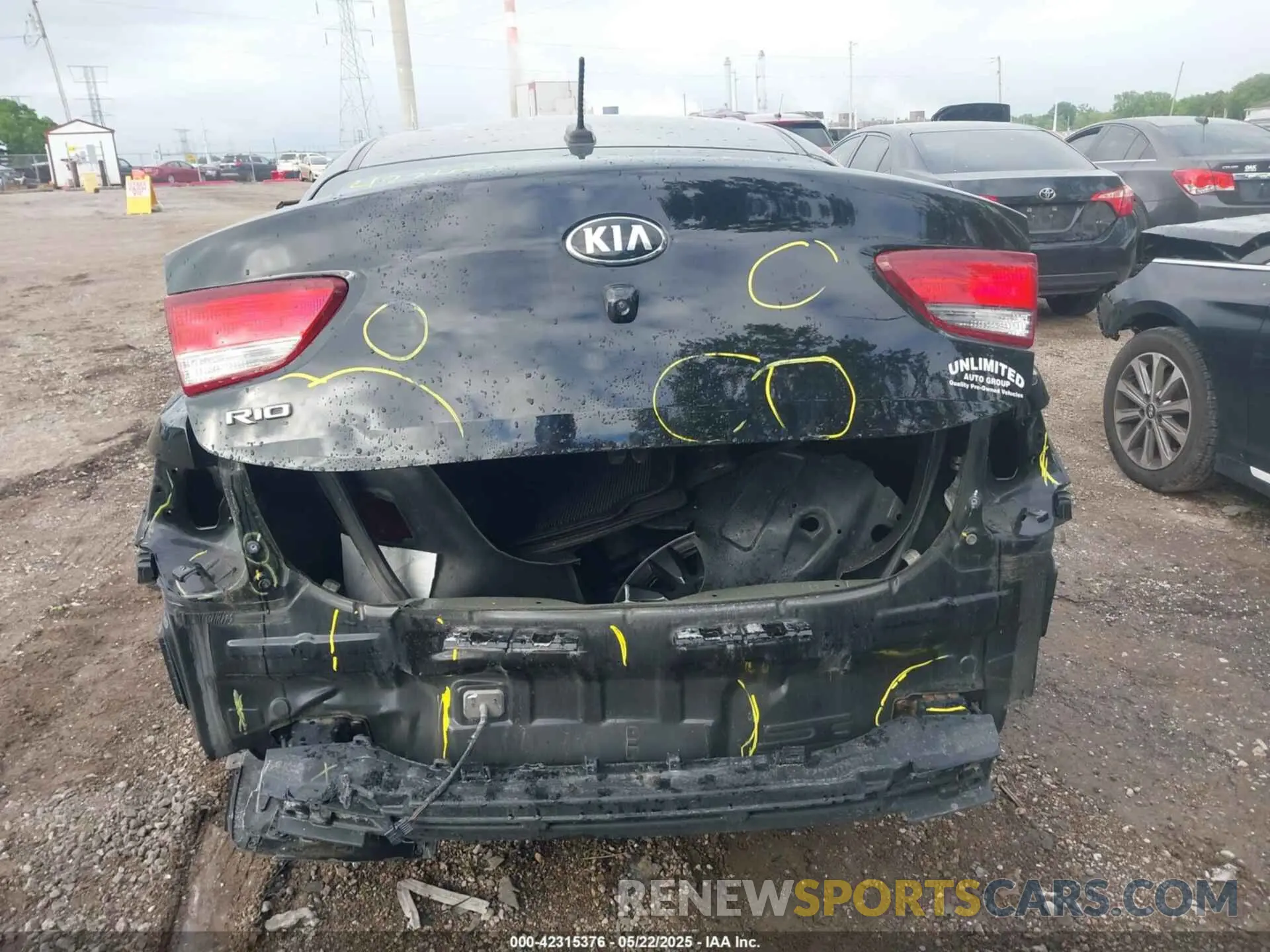 17 fotografías del automóvil dañado 3KPA24AD8LE315244 KIA RIO 2020