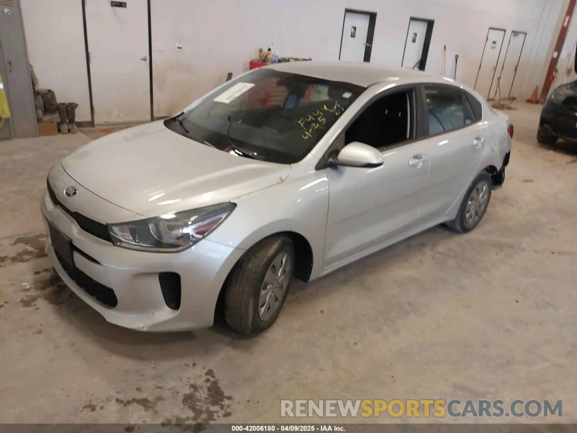 2 fotografías del automóvil dañado 3KPA24AD9LE263266 KIA RIO 2020