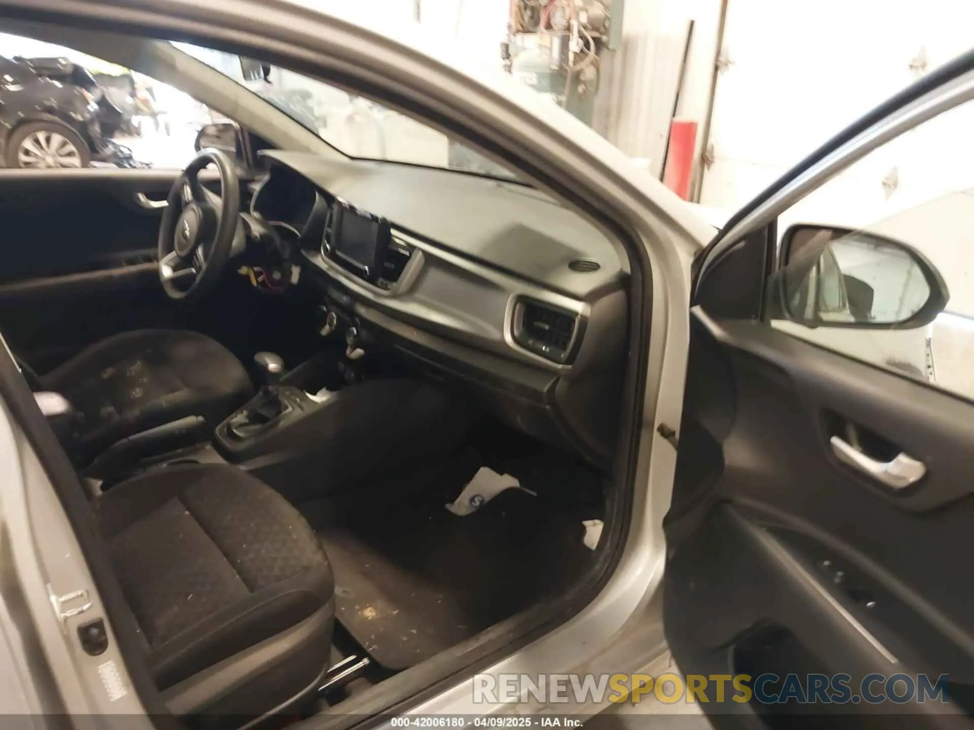 5 fotografías del automóvil dañado 3KPA24AD9LE263266 KIA RIO 2020