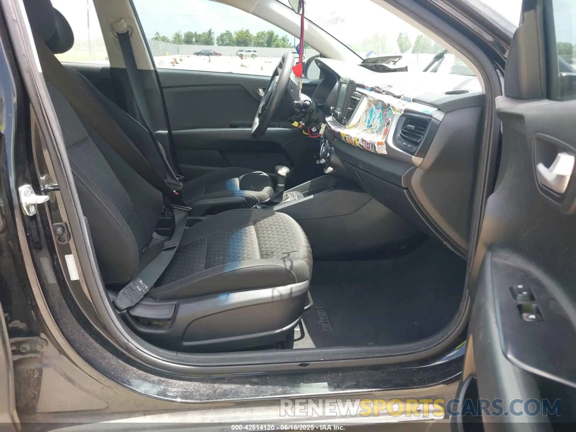 5 fotografías del automóvil dañado 3KPA24ADXLE261204 KIA RIO 2020