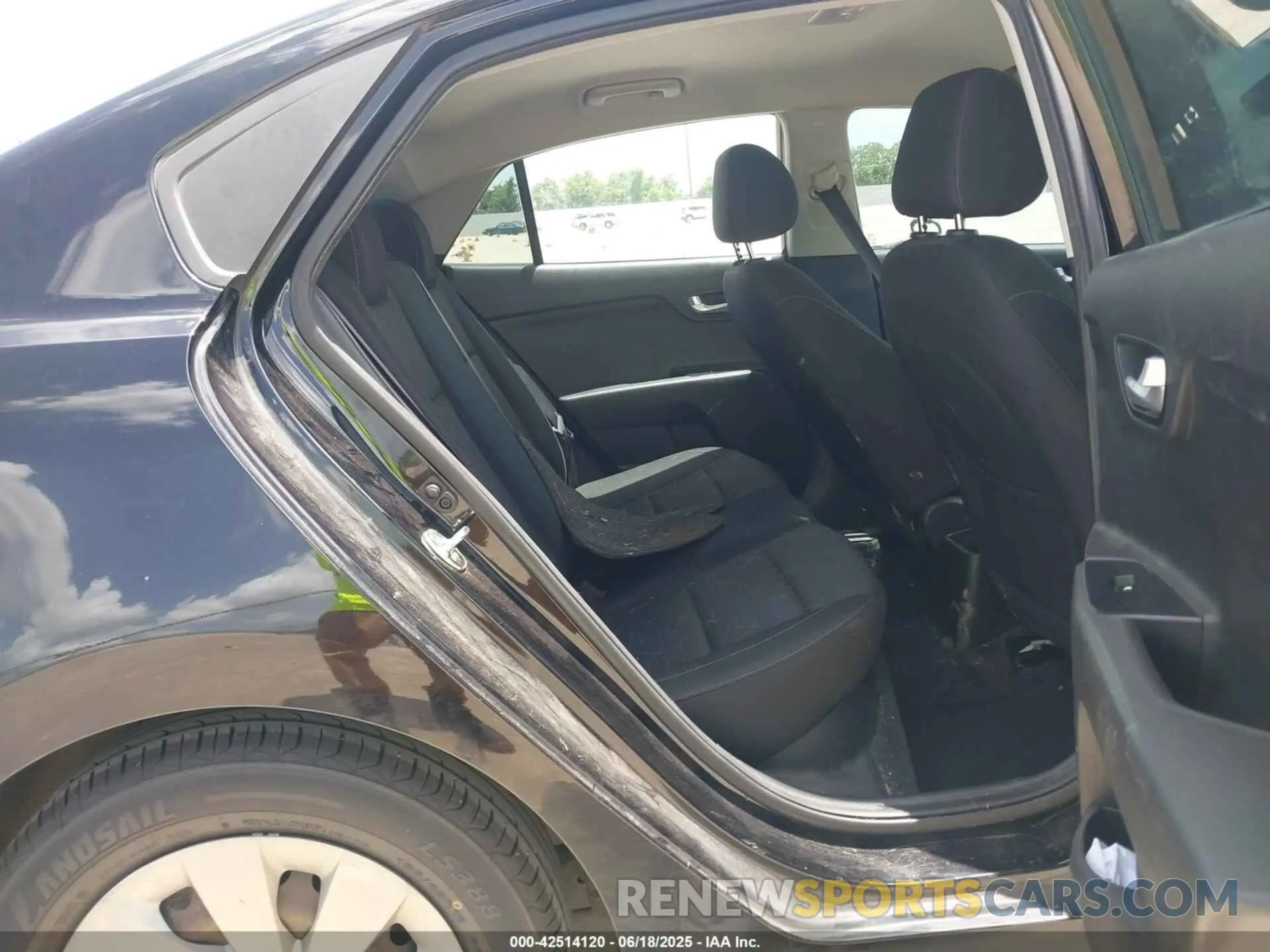 8 fotografías del automóvil dañado 3KPA24ADXLE261204 KIA RIO 2020