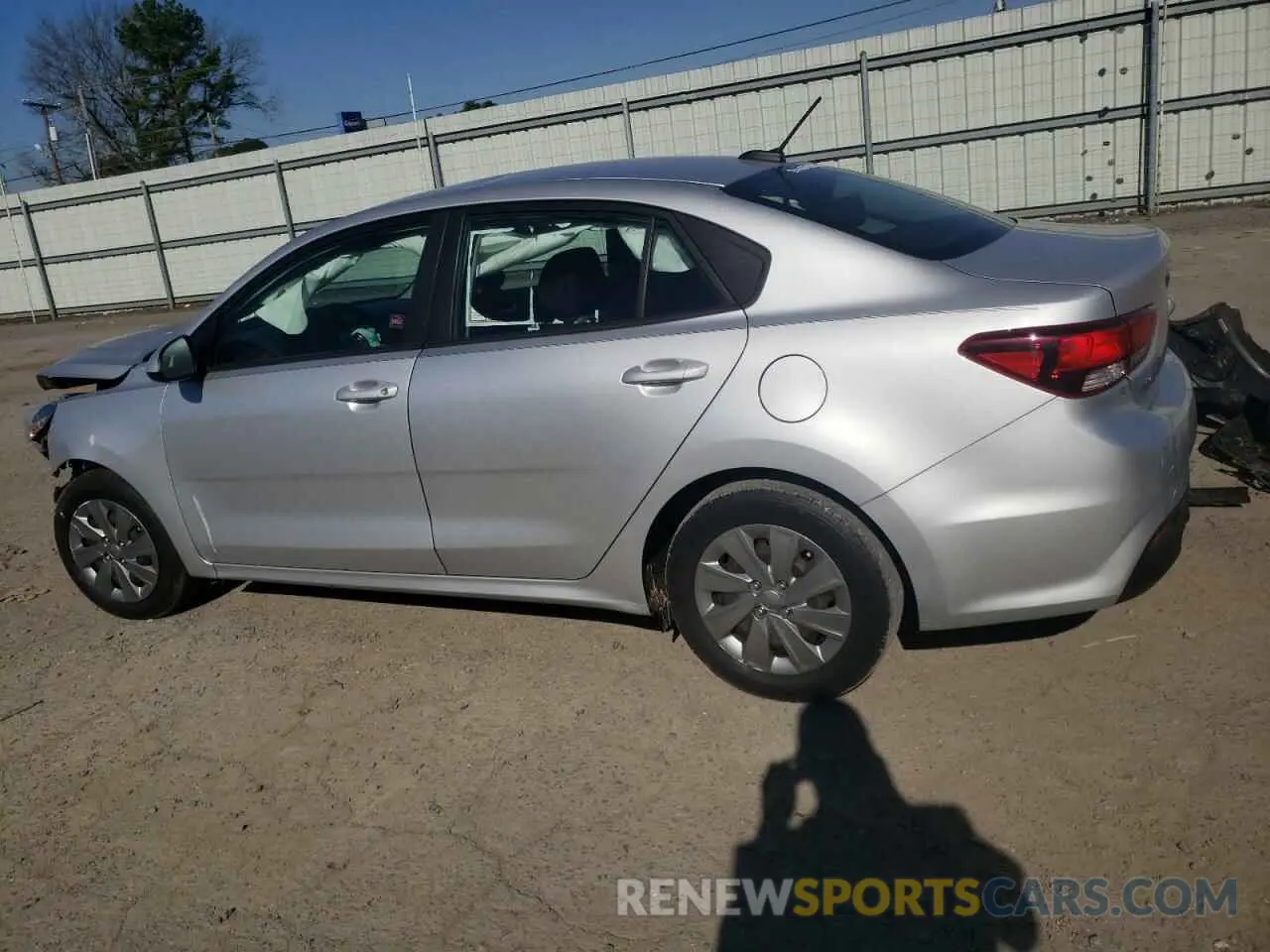 2 fotografías del automóvil dañado 3KPA24ADXLE311972 KIA RIO 2020