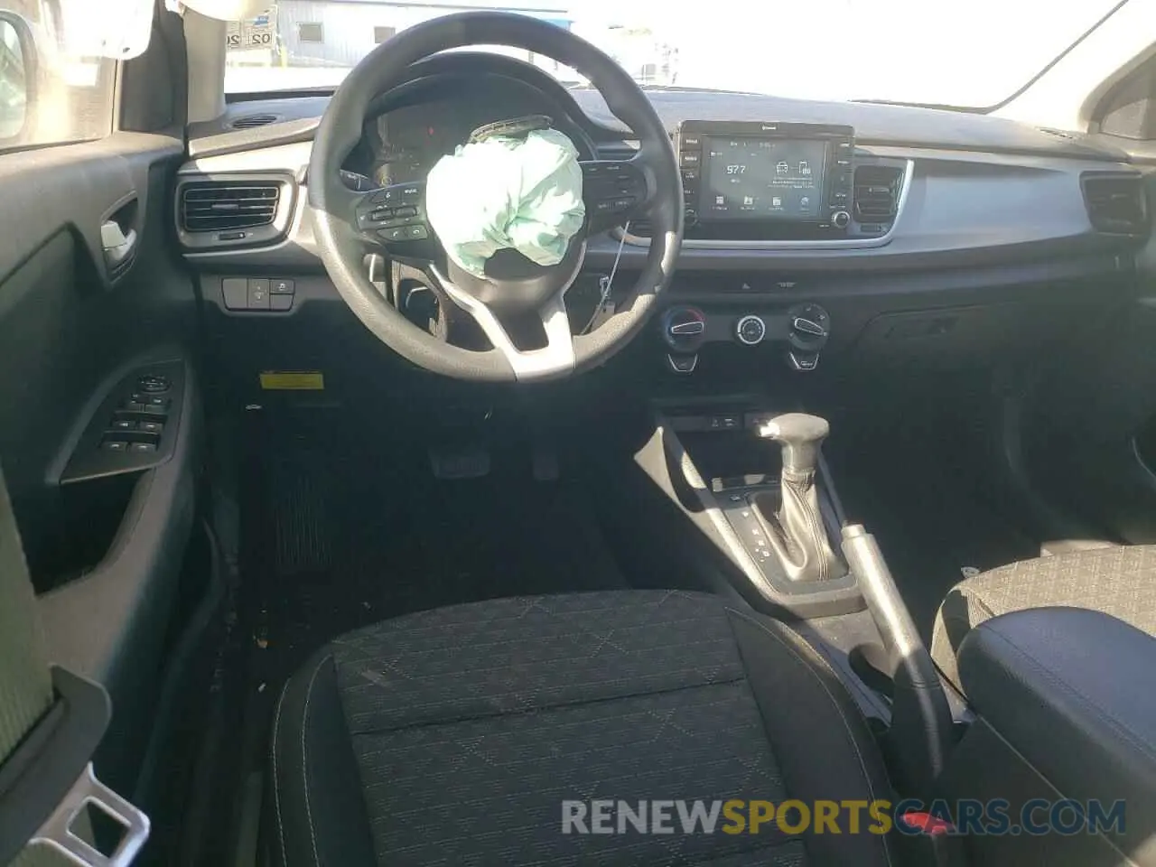 8 fotografías del automóvil dañado 3KPA24ADXLE311972 KIA RIO 2020
