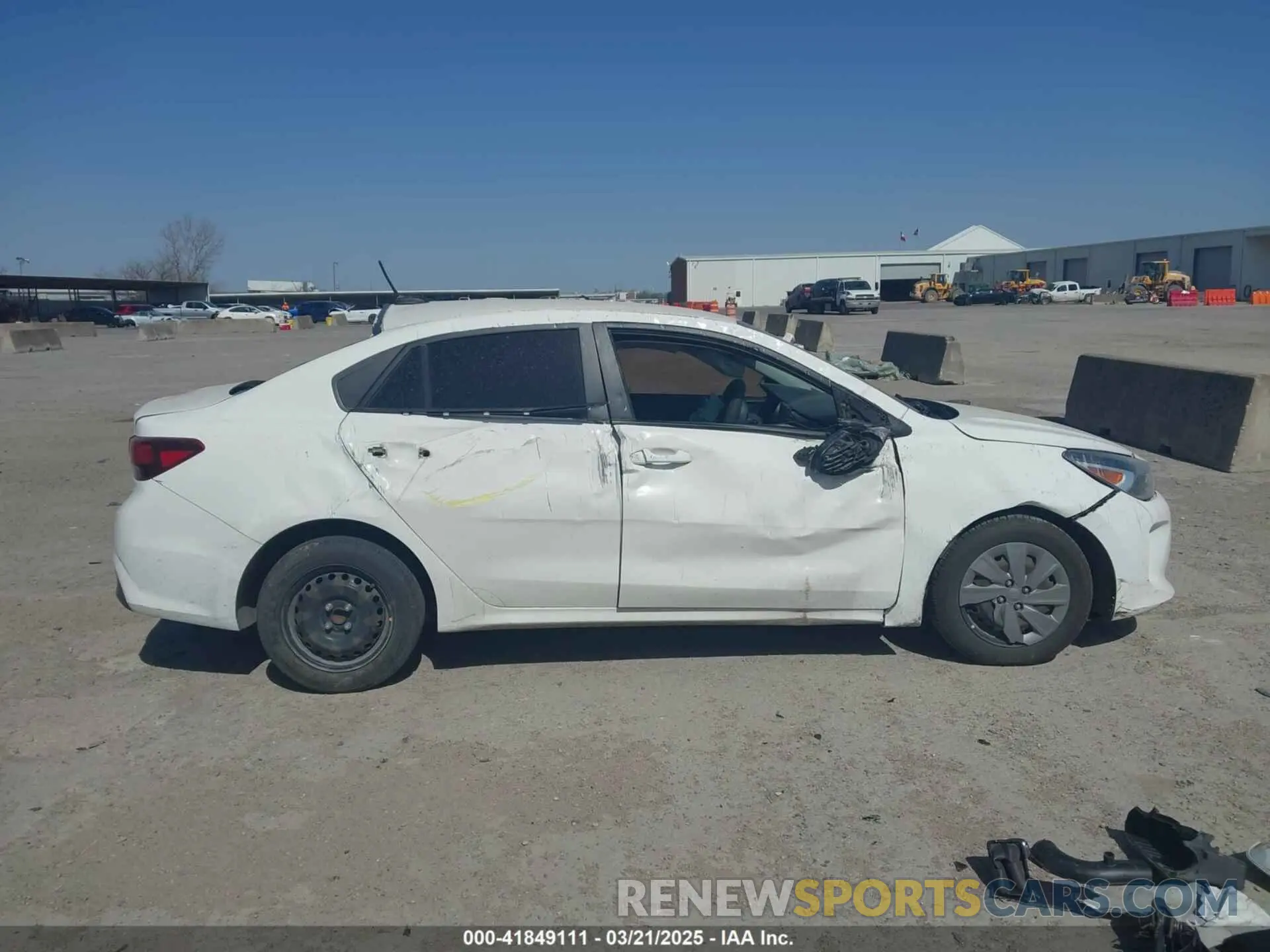 12 fotografías del automóvil dañado 3KPA24ADXLE329288 KIA RIO 2020