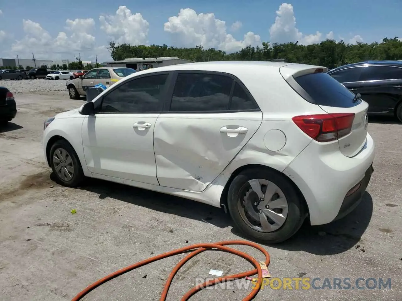 2 fotografías del automóvil dañado 3KPA25AD1LE328407 KIA RIO 2020