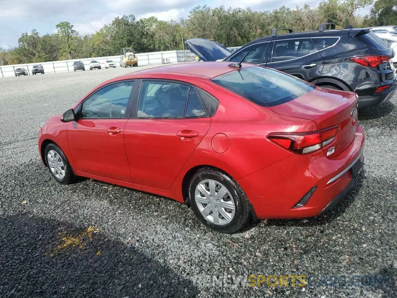 2 fotografías del automóvil dañado 3KPA24AD0ME404792 KIA RIO 2021
