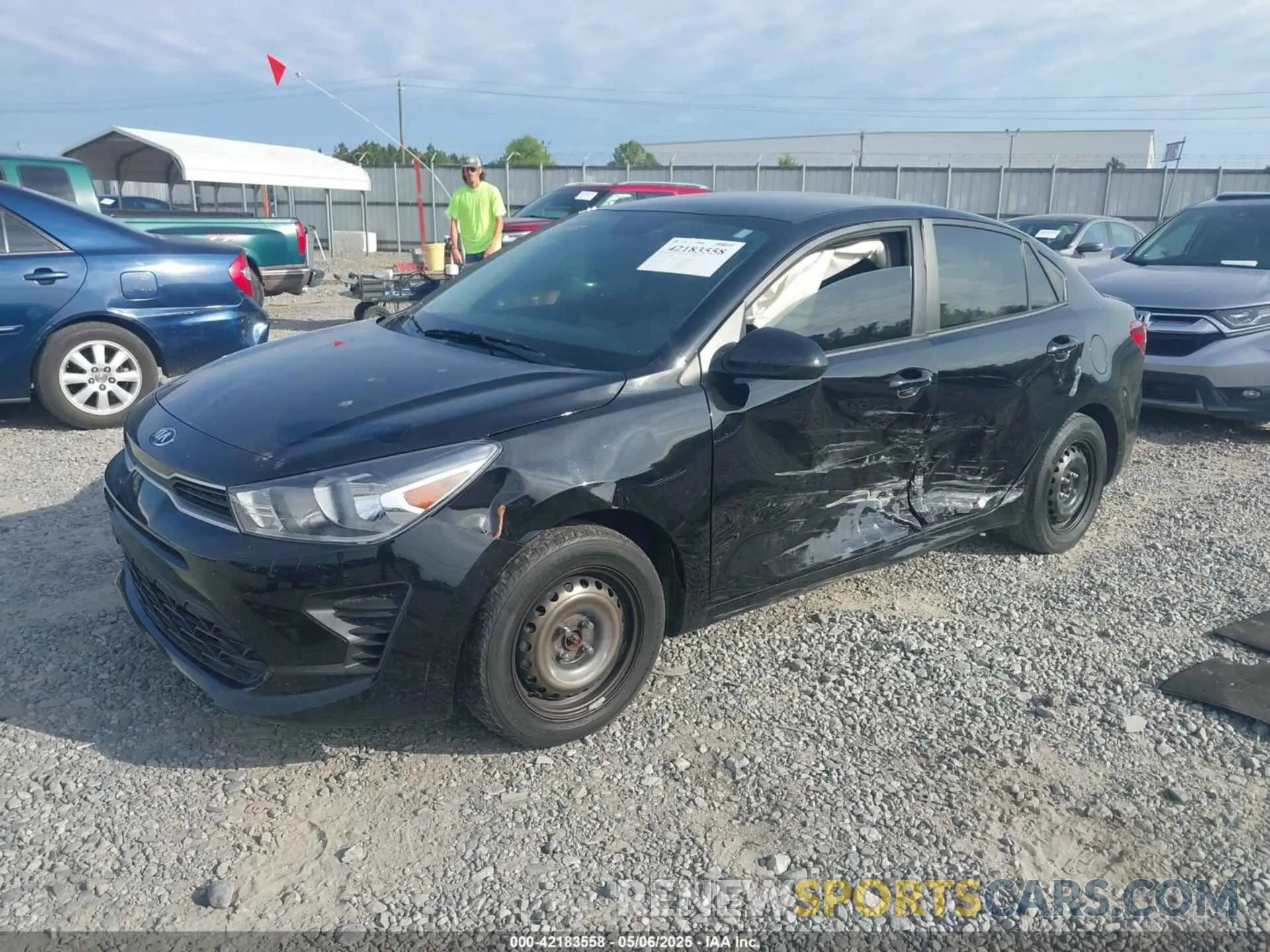 2 fotografías del automóvil dañado 3KPA24AD1ME418166 KIA RIO 2021