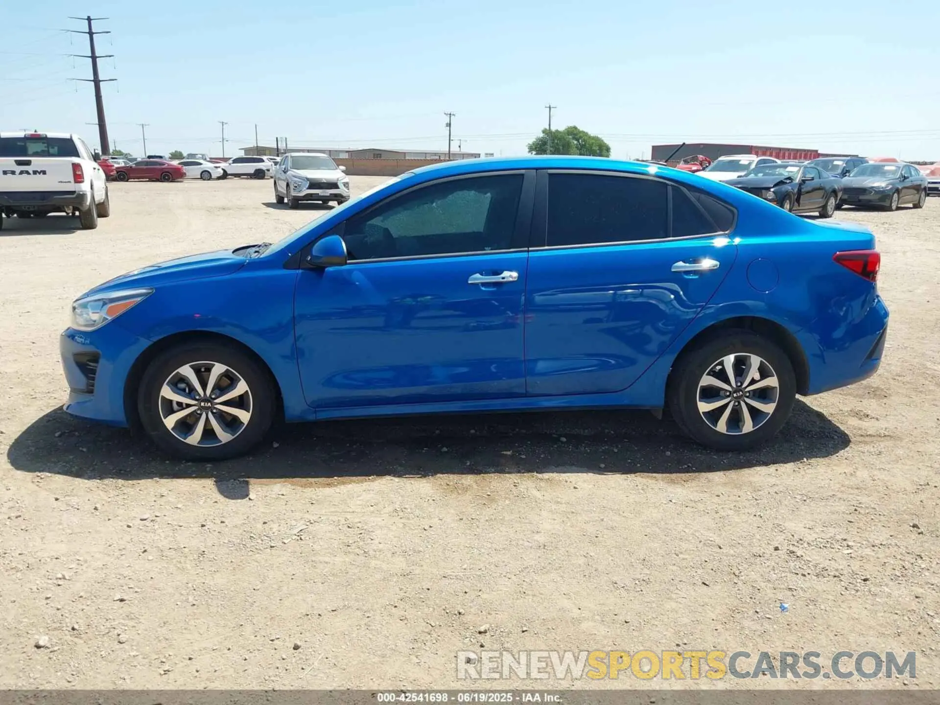 14 fotografías del automóvil dañado 3KPA24AD1ME426462 KIA RIO 2021